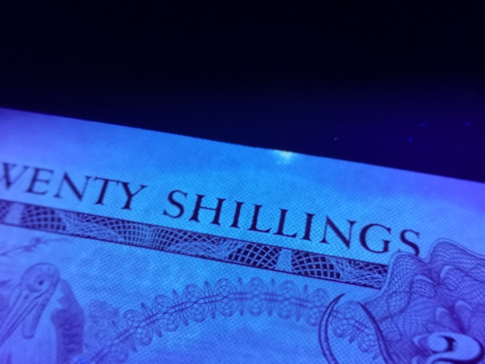 《外钞收藏家》第一百八十四期拍卖 乌干达20先令 全新 有个小瑕疵潮点