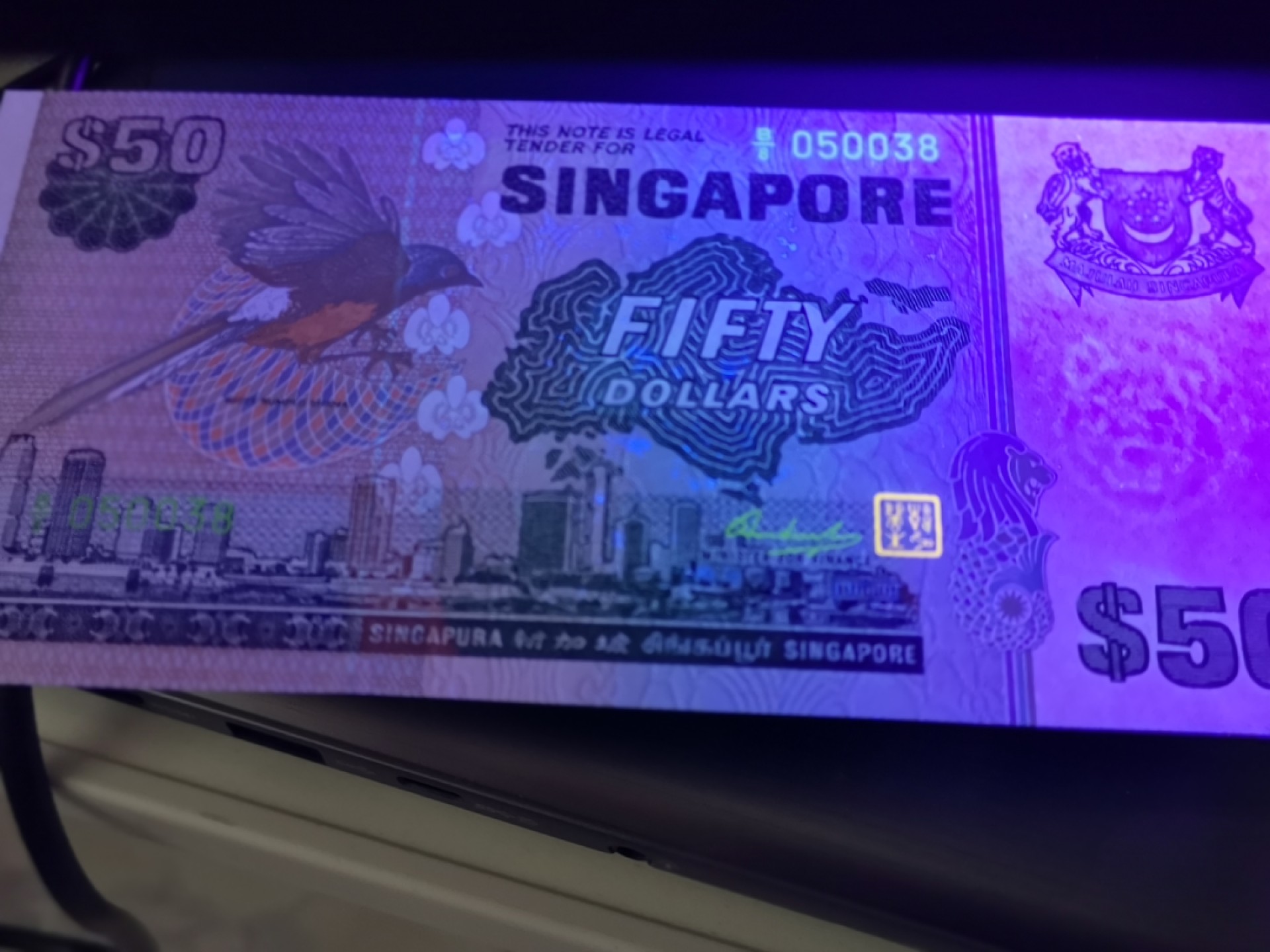 《外钞收藏家》第一百八十四期拍卖 新加坡鸟版50元 全新品相 目测没什么问题 无47靓号