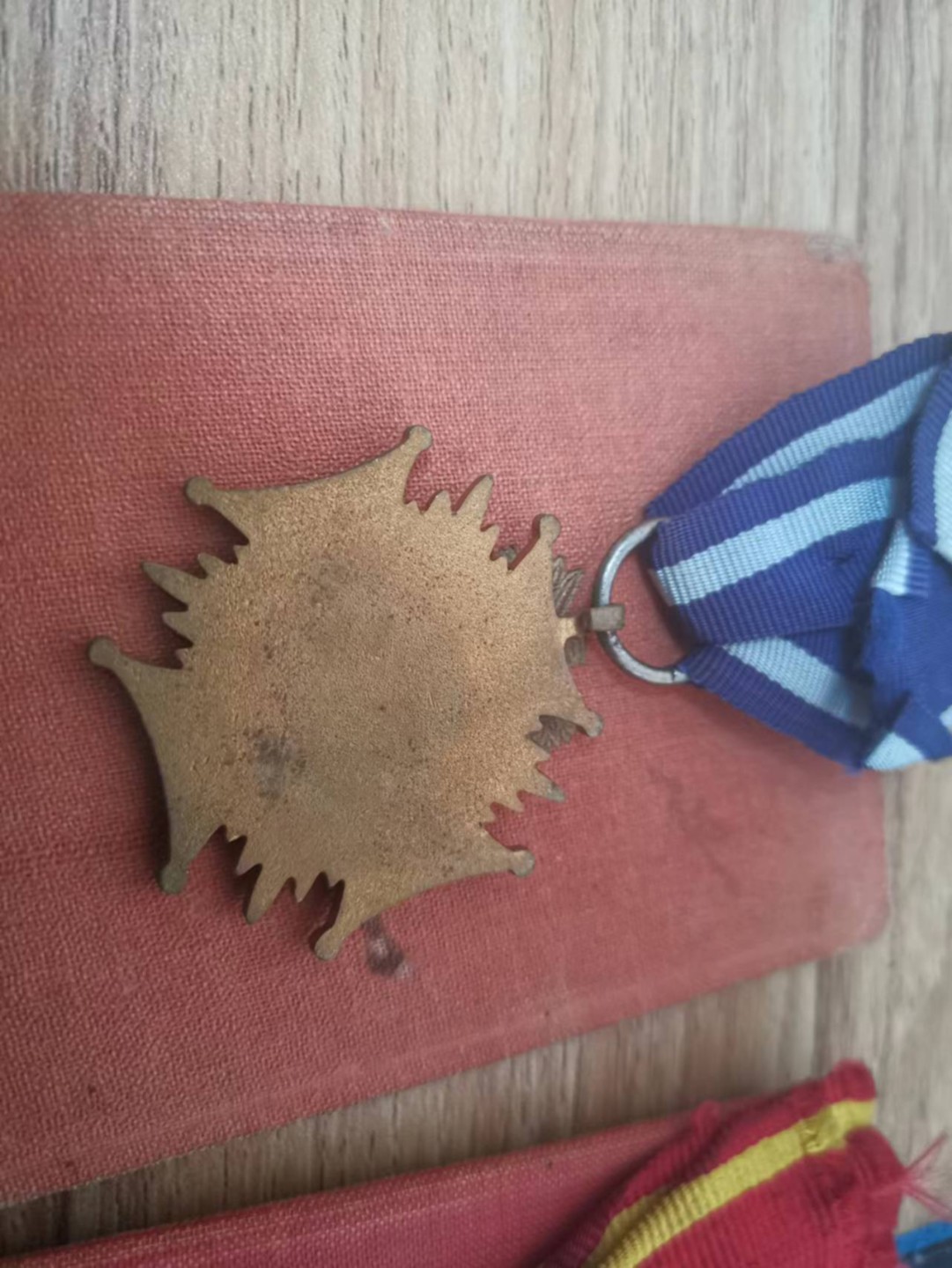 苏联勋章奖章徽章拍卖6-7月第一期 波兰勋章和奖章 2本证件