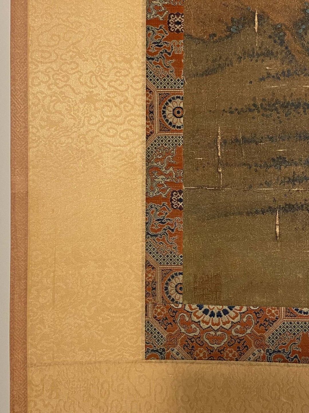 吕记绢本花鸟立轴