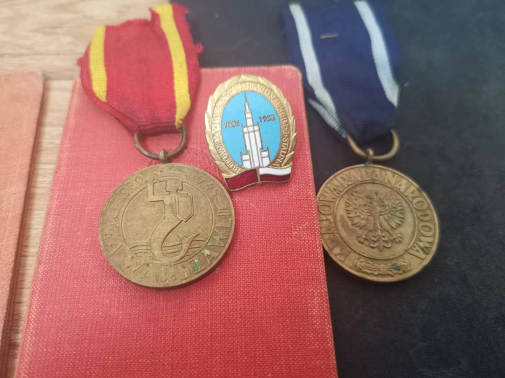 苏联勋章奖章徽章拍卖6-7月第一期 波兰勋章和奖章 2本证件