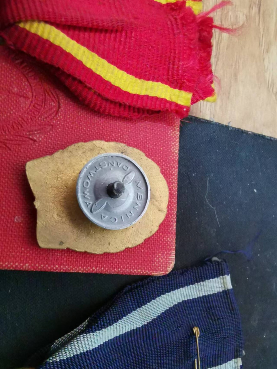 苏联勋章奖章徽章拍卖6-7月第一期 波兰勋章和奖章 2本证件