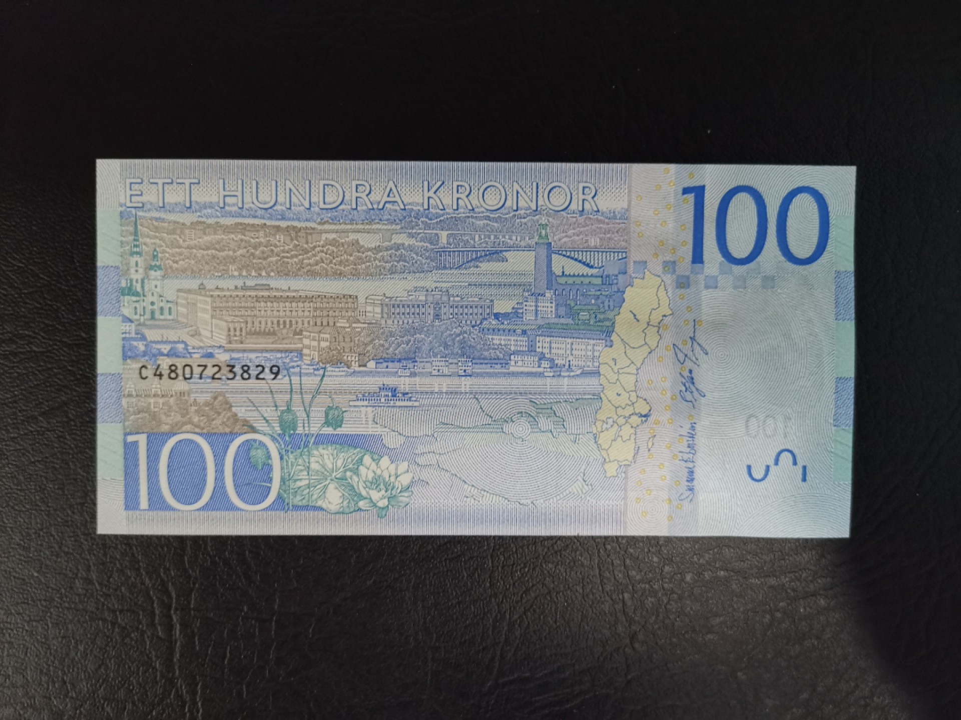 《张总收藏》63期——外币精选 瑞典100克朗UNC-(中间上方居左有一处小点) 2016年 影星嘉宝