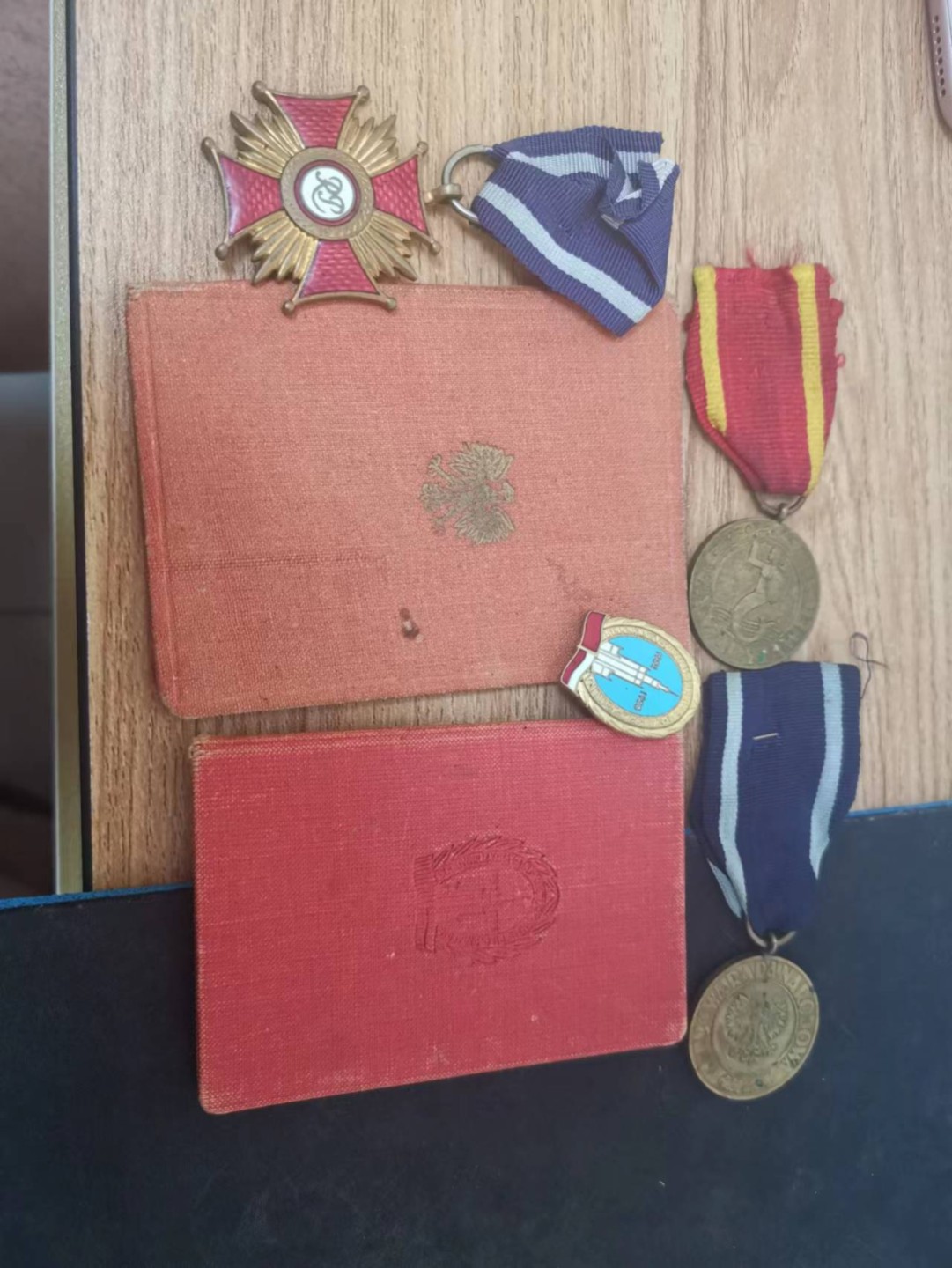 苏联勋章奖章徽章拍卖6-7月第一期 波兰勋章和奖章 2本证件