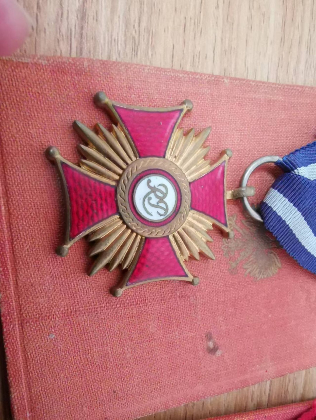 苏联勋章奖章徽章拍卖6-7月第一期 波兰勋章和奖章 2本证件