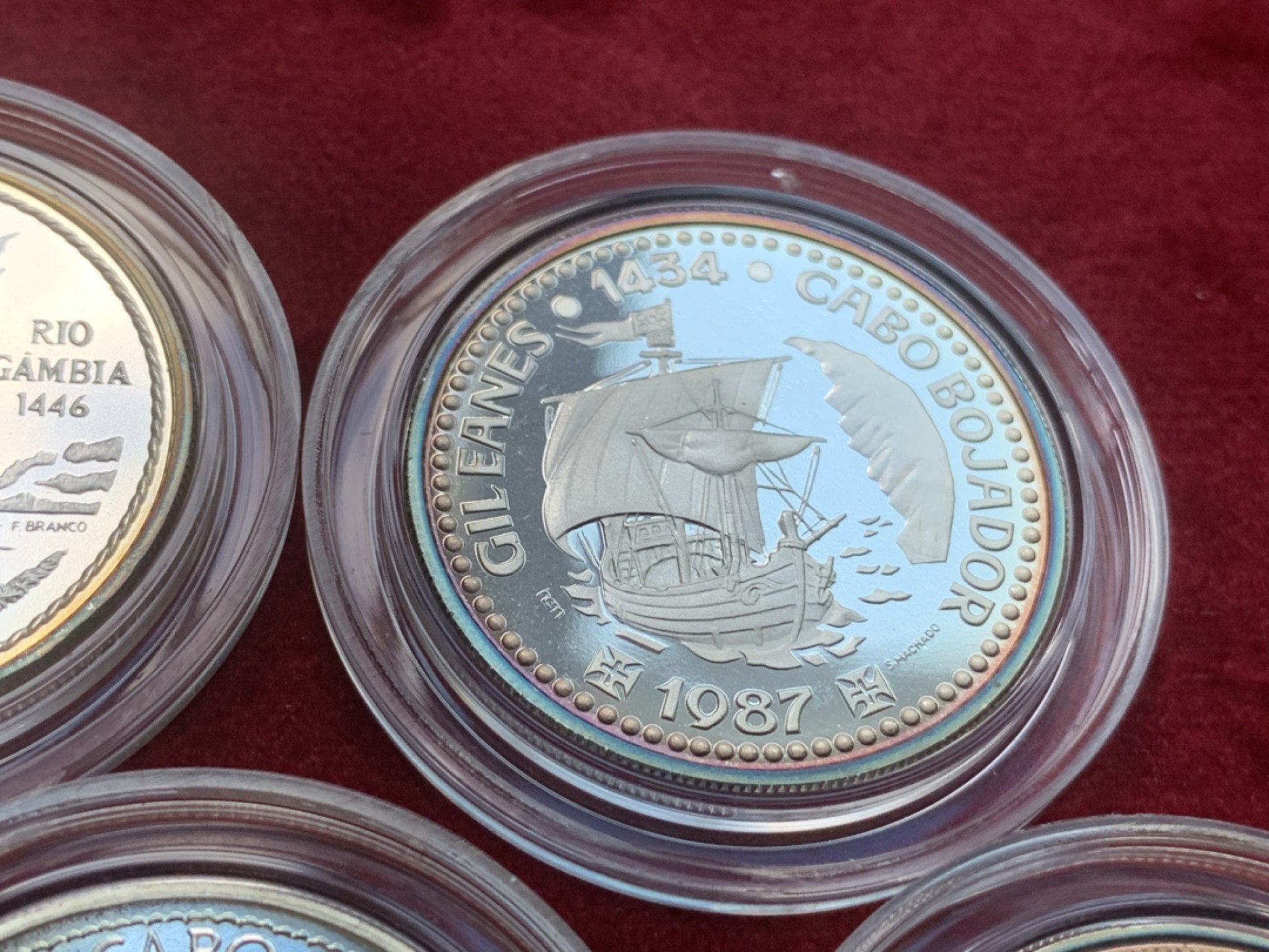 《竞宝斋》第67场-本周日，周一，周四.3场连拍（全场不限金额包邮） 葡萄牙 大航海 精制套币 4枚一组 单重16.5克  925银  合计68克 边缘五彩包浆，非常漂亮