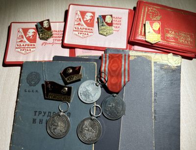 大猫徽章拍卖第195期 - 外章一组2⃣️ 其中赤十字明治无挂两枚为银质