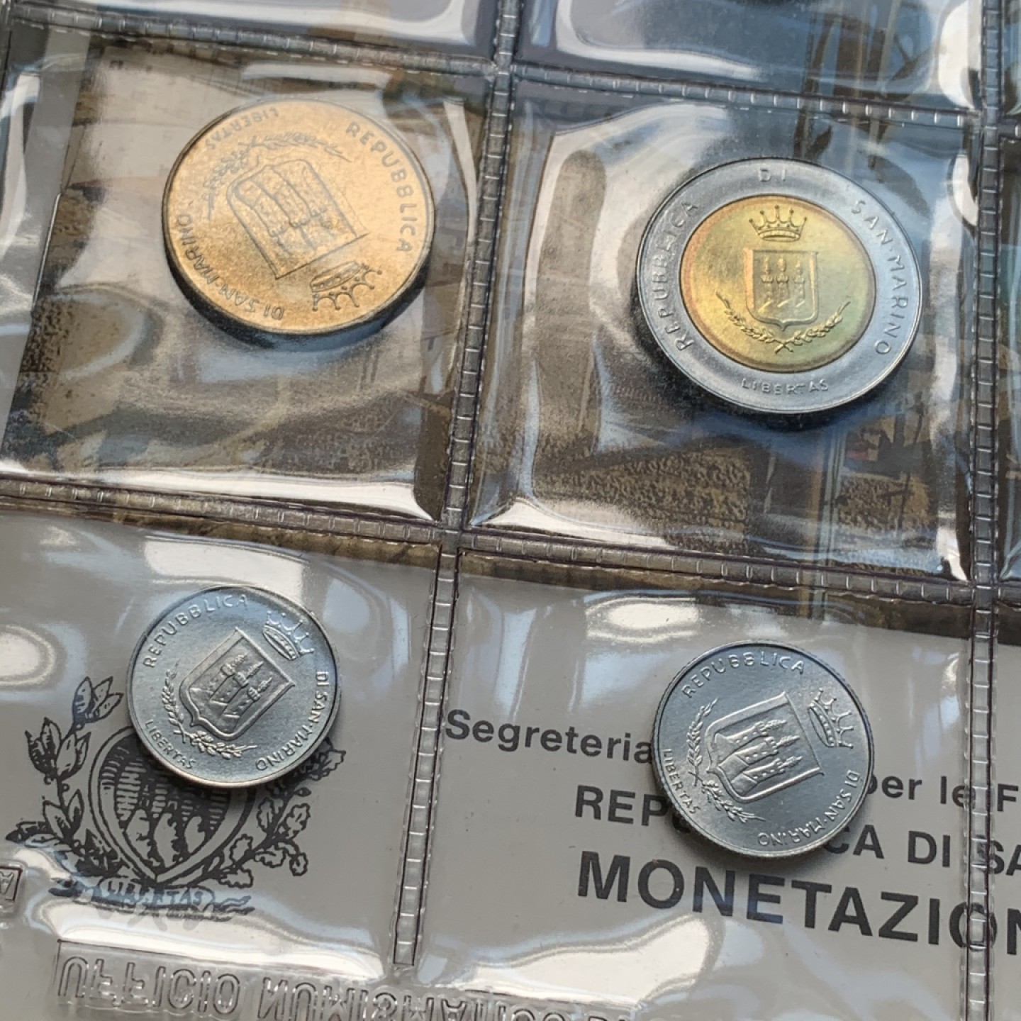 《竞宝斋》第67场-本周日，周一，周四.3场连拍（全场不限金额包邮） 圣马力诺 1983年 盒装套币，保存的非常好