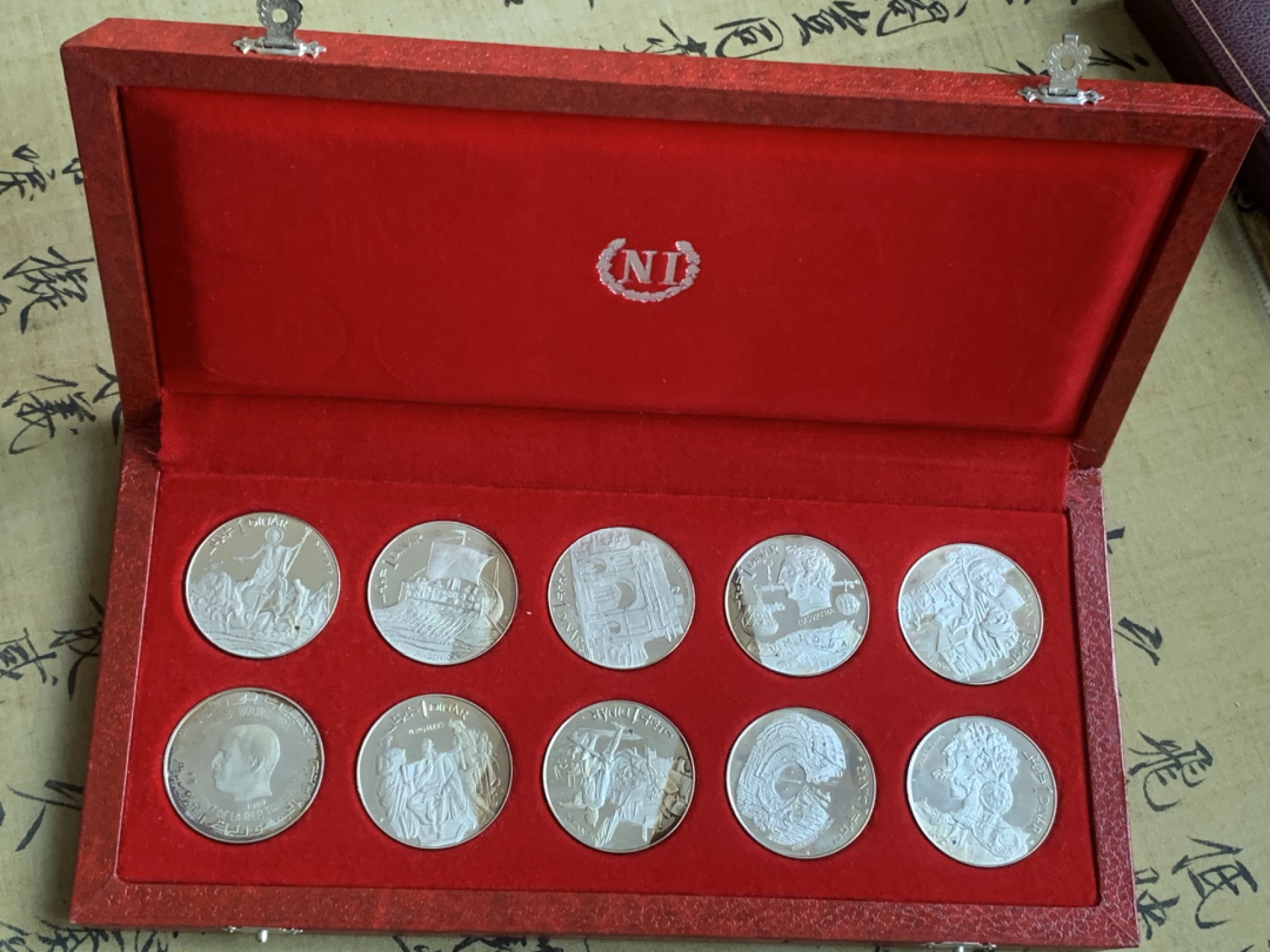 《竞宝斋》第67场-本周日，周一，周四.3场连拍（全场不限金额包邮） 稀少 突尼斯 1969 古代文明系列 1第纳尔 精制银币套装 单枚重20克925银 40直径，整套200克 保存的非常好