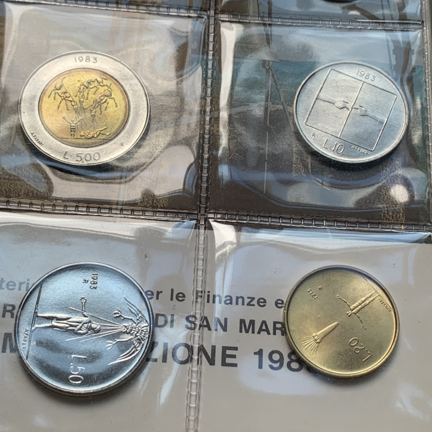 《竞宝斋》第67场-本周日，周一，周四.3场连拍（全场不限金额包邮） 圣马力诺 1983年 盒装套币，保存的非常好