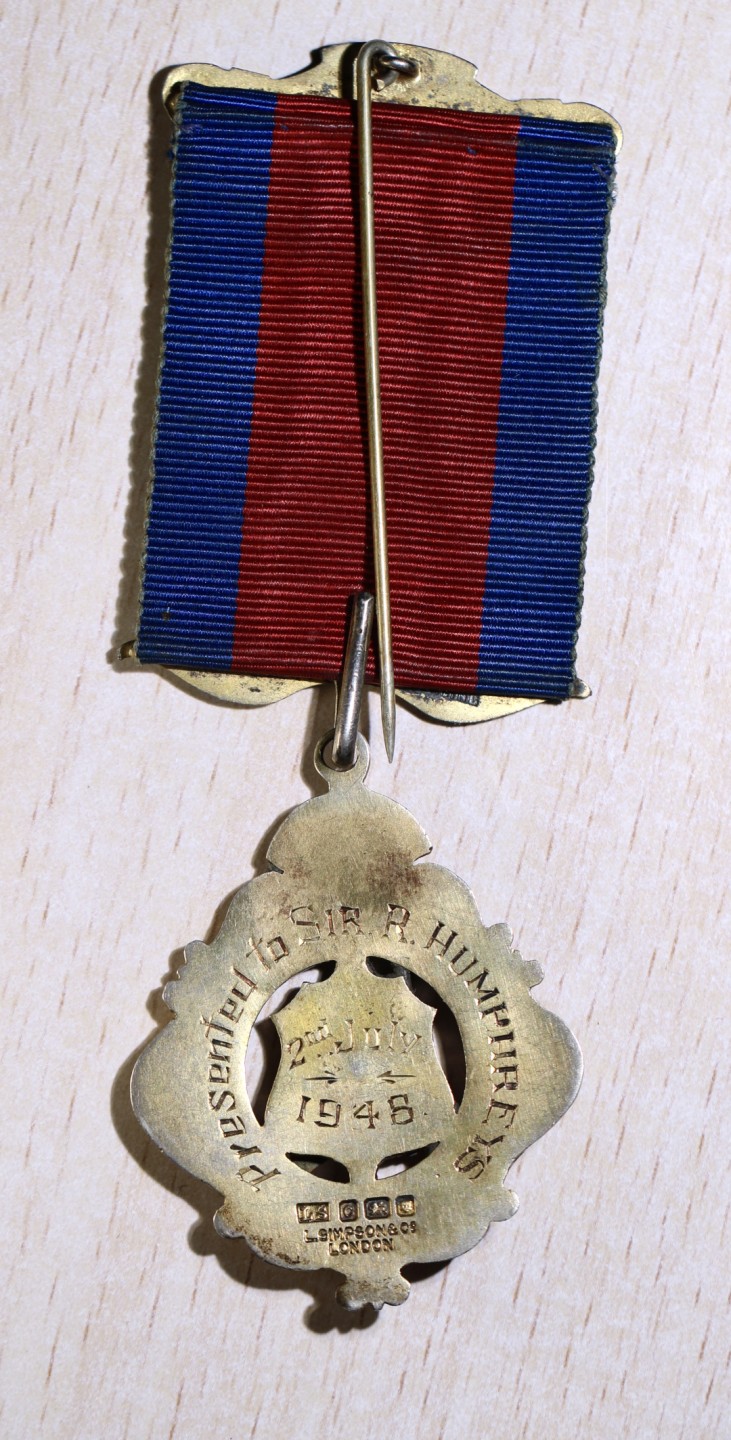 大猫徽章拍卖第195期 银质共济会“大米德尔塞克斯旗帜”分会奖章 英国伦敦学院奖章（铜质）一组两枚