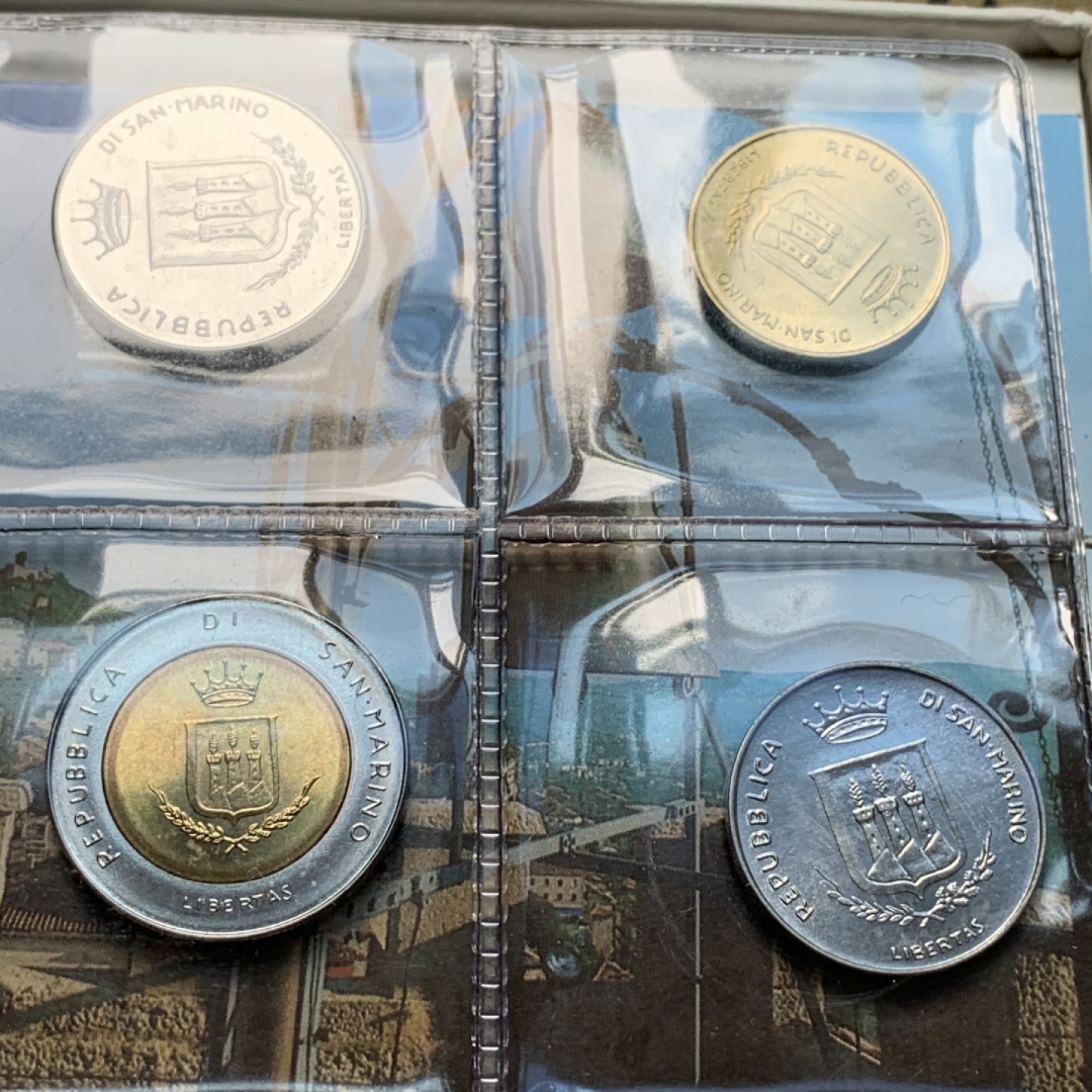 《竞宝斋》第67场-本周日，周一，周四.3场连拍（全场不限金额包邮） 圣马力诺 1983年 盒装套币，保存的非常好