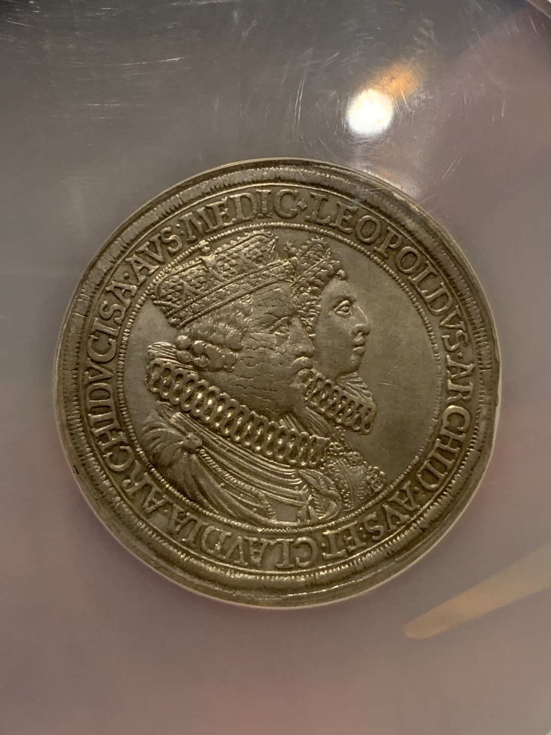 《竞宝斋》第67场-本周日，周一，周四.3场连拍（全场不限金额包邮） NGC MS61 神罗帝国奥地利1626年利奥波德克劳迪娅结婚纪念2泰勒大银币细节打制清晰，脸上轻微磨具裂纹是普遍特征，性价比比较高