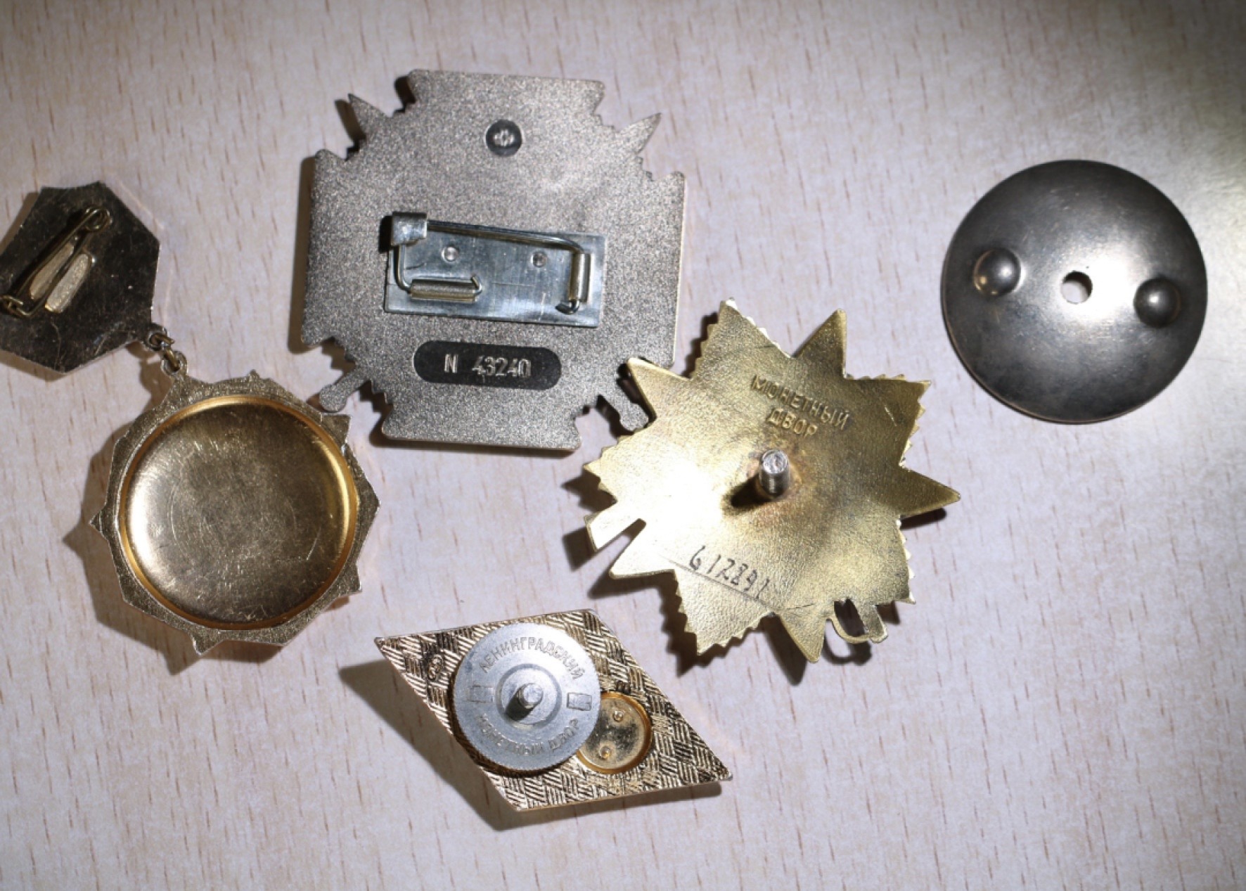 大猫徽章拍卖第195期 外章一组3⃣️ 85一卫为全品 