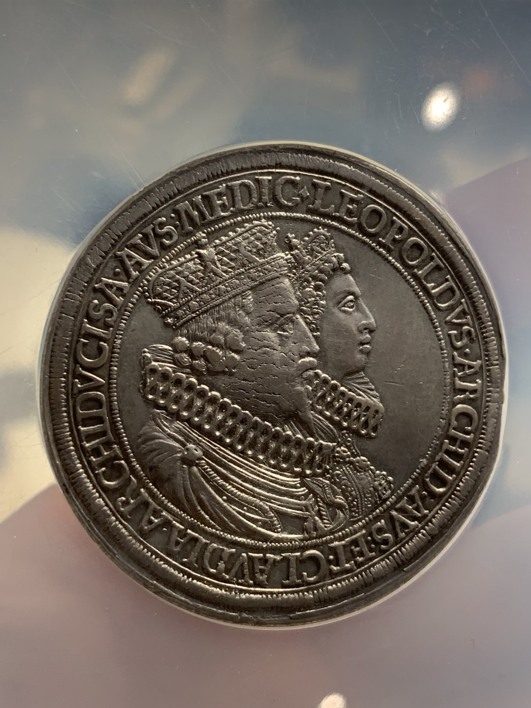 《竞宝斋》第67场-本周日，周一，周四.3场连拍（全场不限金额包邮） NGC MS61 神罗帝国奥地利1626年利奥波德克劳迪娅结婚纪念2泰勒大银币细节打制清晰，脸上轻微磨具裂纹是普遍特征，性价比比较高