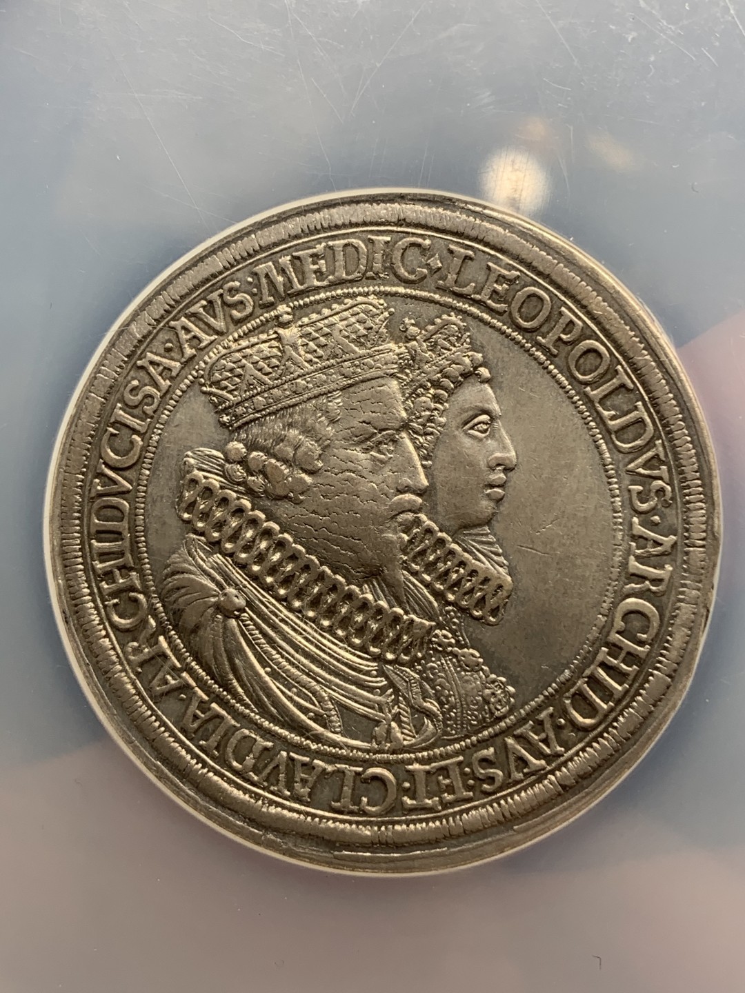 《竞宝斋》第67场-本周日，周一，周四.3场连拍（全场不限金额包邮） NGC MS61 神罗帝国奥地利1626年利奥波德克劳迪娅结婚纪念2泰勒大银币细节打制清晰，脸上轻微磨具裂纹是普遍特征，性价比比较高