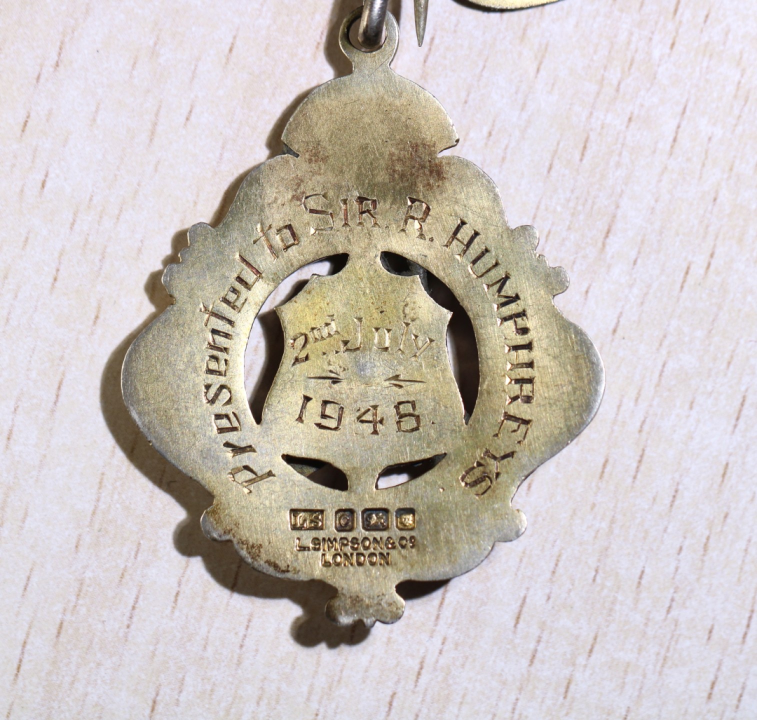 大猫徽章拍卖第195期 银质共济会“大米德尔塞克斯旗帜”分会奖章 英国伦敦学院奖章（铜质）一组两枚