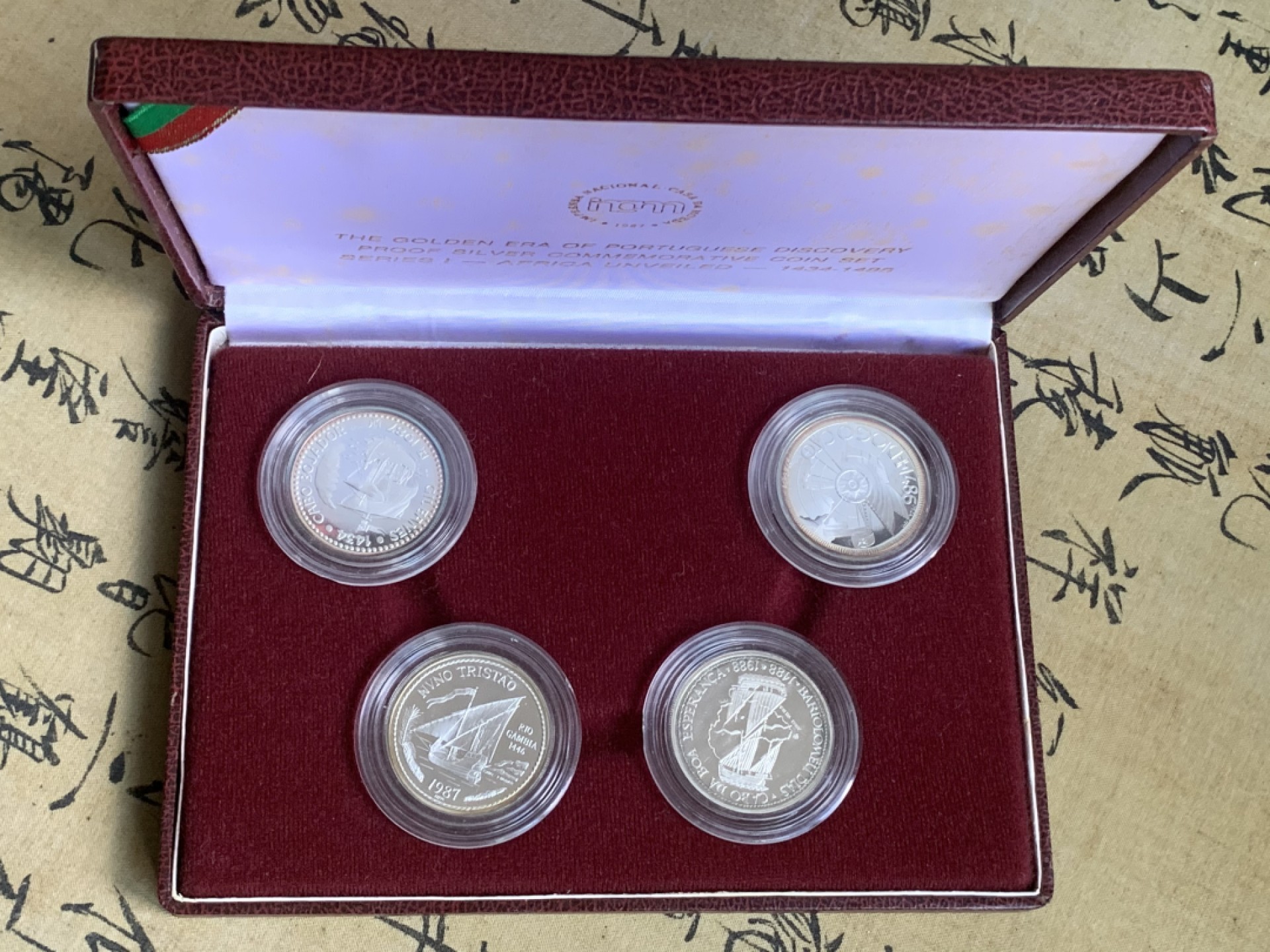 《竞宝斋》第67场-本周日，周一，周四.3场连拍（全场不限金额包邮） 葡萄牙 大航海 精制套币 4枚一组 单重16.5克  925银  合计68克 边缘五彩包浆，非常漂亮