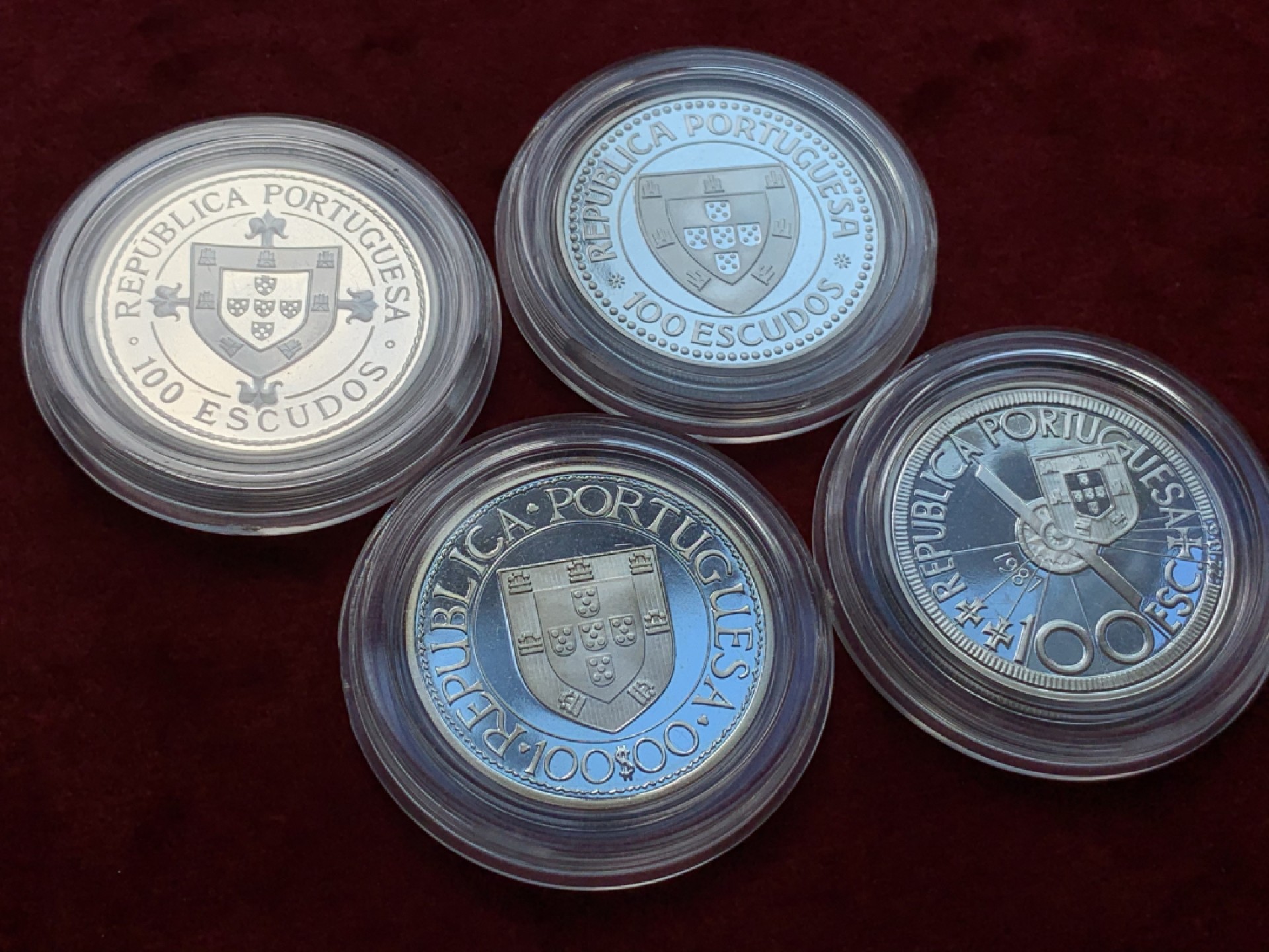 《竞宝斋》第67场-本周日，周一，周四.3场连拍（全场不限金额包邮） 葡萄牙 大航海 精制套币 4枚一组 单重16.5克  925银  合计68克 边缘五彩包浆，非常漂亮