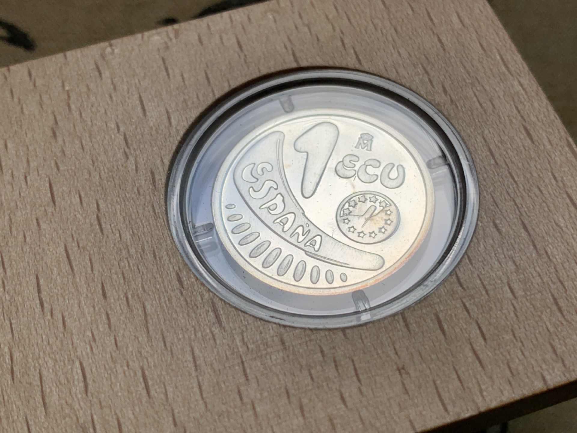 《竞宝斋》第67场-本周日，周一，周四.3场连拍（全场不限金额包邮） 西班牙 1989 木盒装 骑牛女神 1欧银币