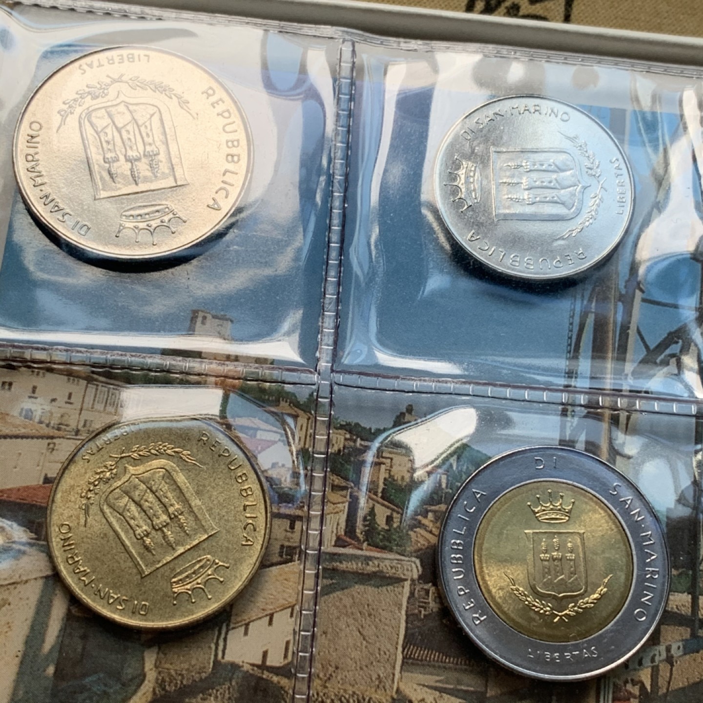 《竞宝斋》第67场-本周日，周一，周四.3场连拍（全场不限金额包邮） 圣马力诺 1983年 盒装套币，保存的非常好