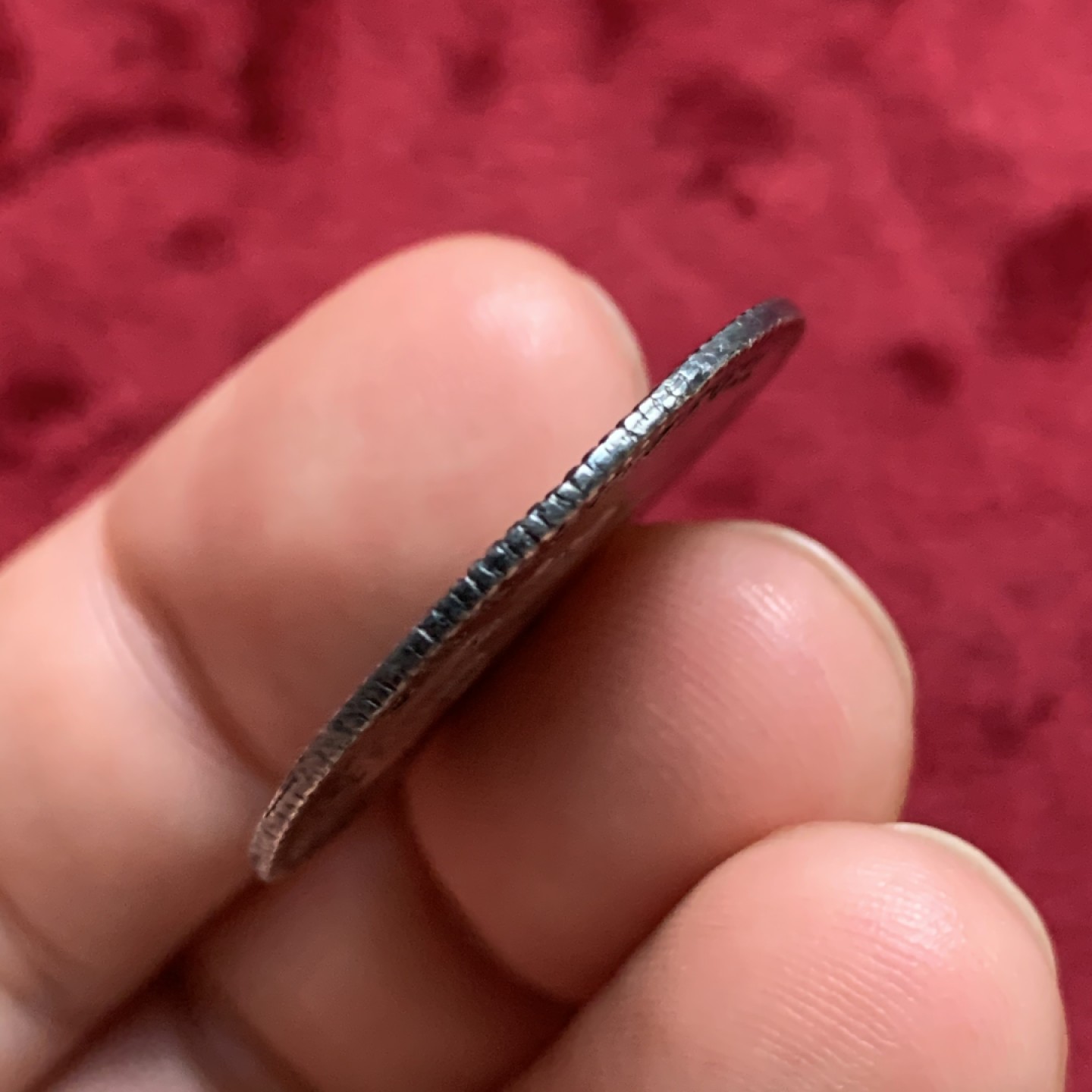 《竞宝斋》第67场-本周日，周一，周四.3场连拍（全场不限金额包邮） 法国 路易十五 银质 圆形代币 五彩包浆非常漂亮 可惜背面有取焊痕迹 整体有点不平 具体见图