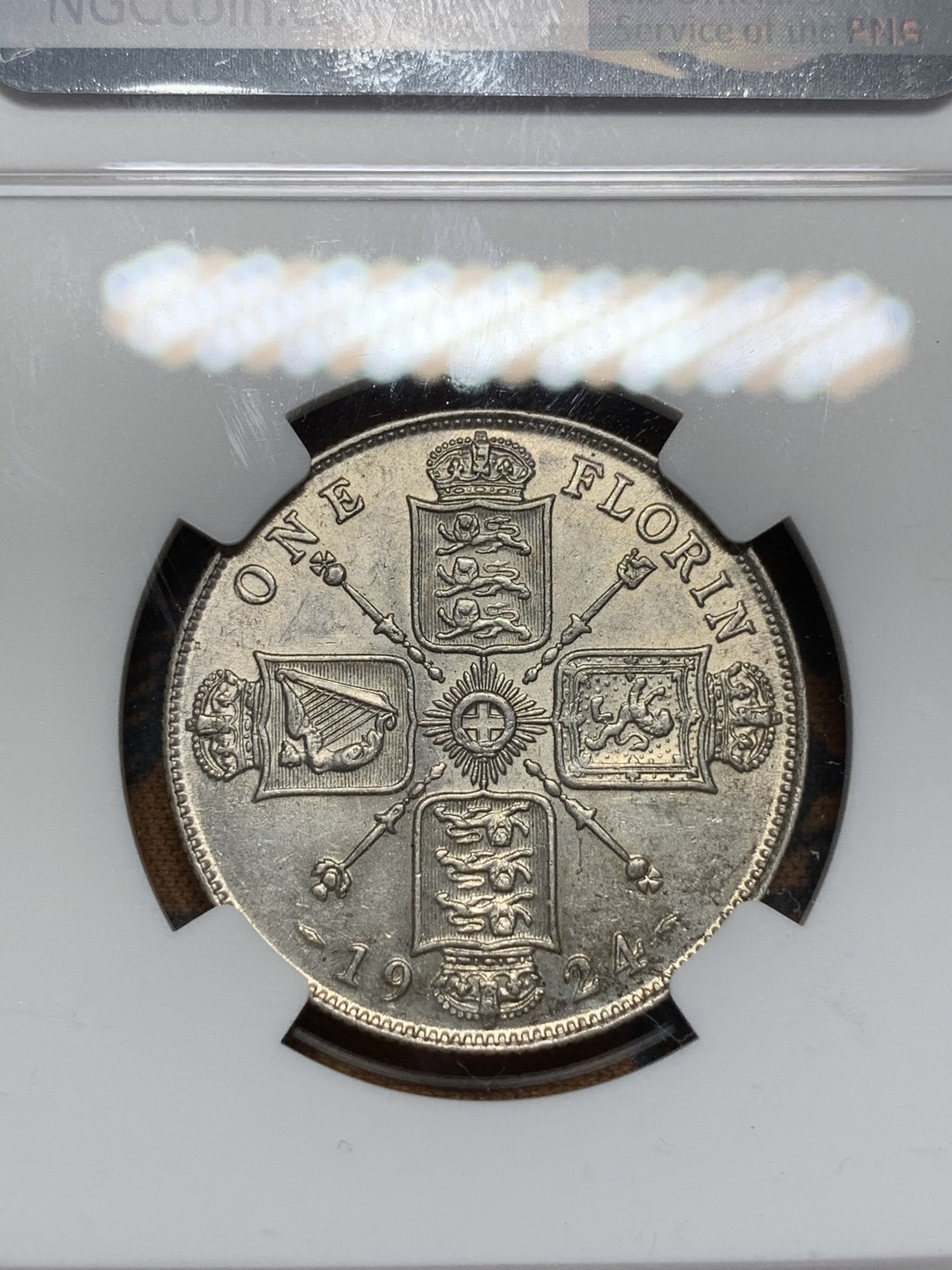 《竞宝斋》第67场-本周日，周一，周四.3场连拍（全场不限金额包邮） NGC-AU58 英国1924年 乔五 2先令 银币 好品像， 买的时候看62的状态买的