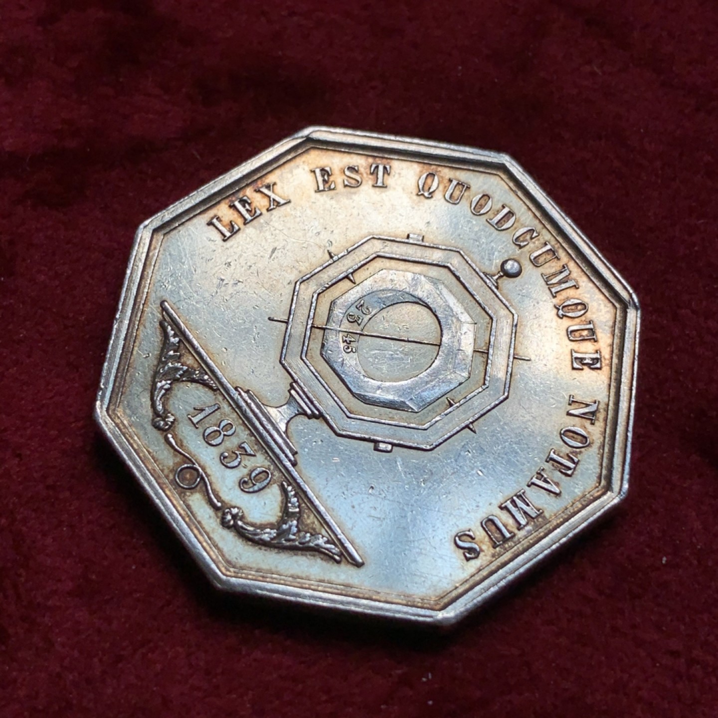 《竞宝斋》第67场-本周日，周一，周四.3场连拍（全场不限金额包邮） 法国1839年里昂公证处宪法天平八角银代币 握手版镀金 32mm，14.2克，Aregnt边铭