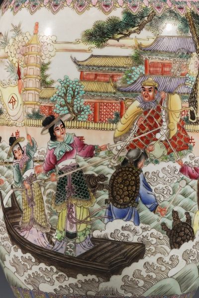 美品·款识“大清乾隆年制”精工细作满工粉彩“水漫金山图”纹贯耳赏瓶一对。 - 美品·款识“大清乾隆年制”精工细作满工粉彩“水漫金山图”纹贯耳赏瓶一对。