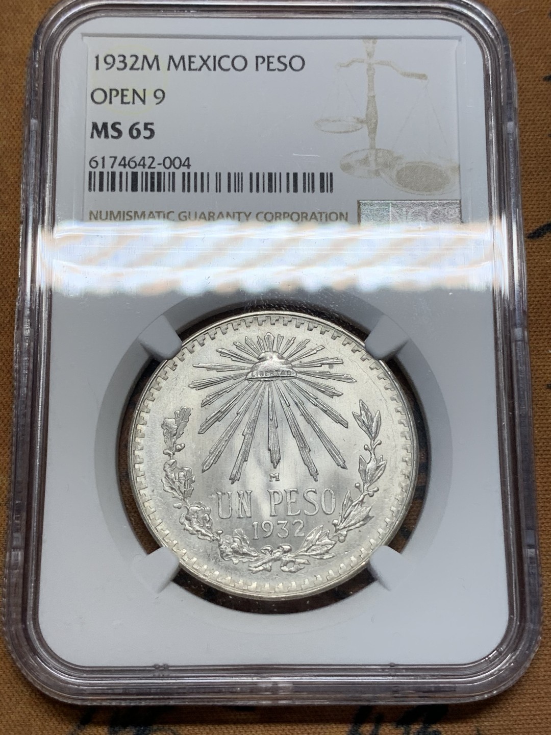 《竞宝斋》第67场-本周日，周一，周四.3场连拍（全场不限金额包邮） NGC-MS65 墨西哥 1932年 1比索 鹰洋 “9”开口版较少见 原光好品银币