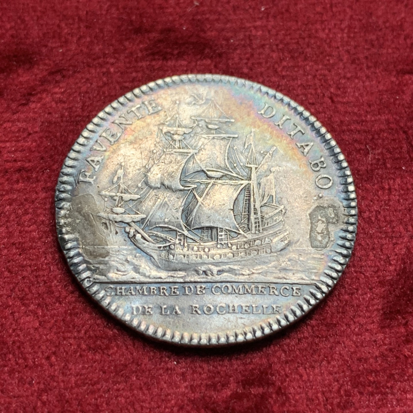 《竞宝斋》第67场-本周日，周一，周四.3场连拍（全场不限金额包邮） 法国 路易十五 银质 圆形代币 五彩包浆非常漂亮 可惜背面有取焊痕迹 整体有点不平 具体见图