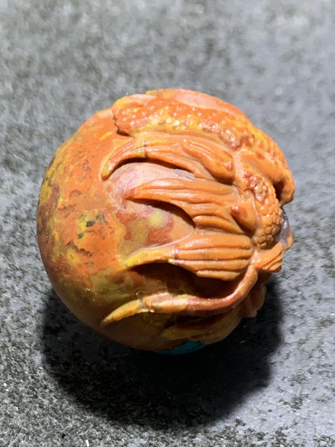 精美战国红玛瑙亚光雕刻龙珠一颗！