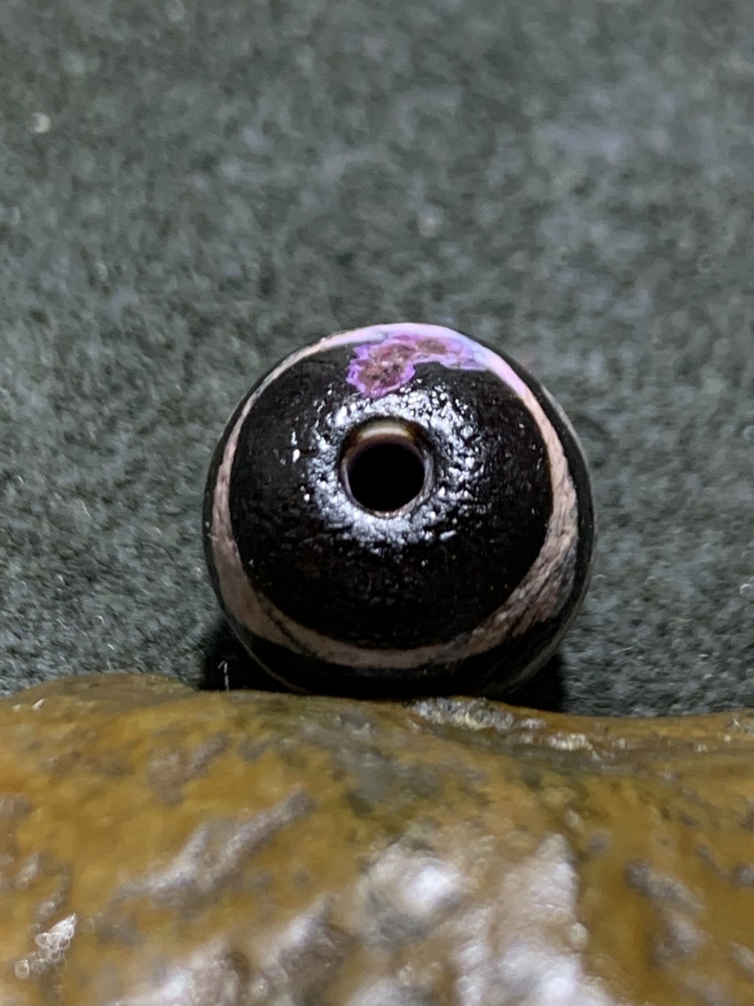 玛瑙随形虎牙天珠一颗