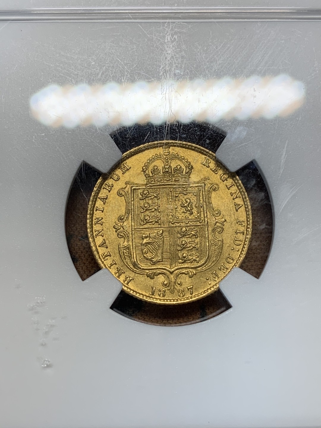 《竞宝斋》第67场-本周日，周一，周四.3场连拍（全场不限金额包邮） NGC MS63 英国1887年维多利亚女王高冠1/2索维林金币