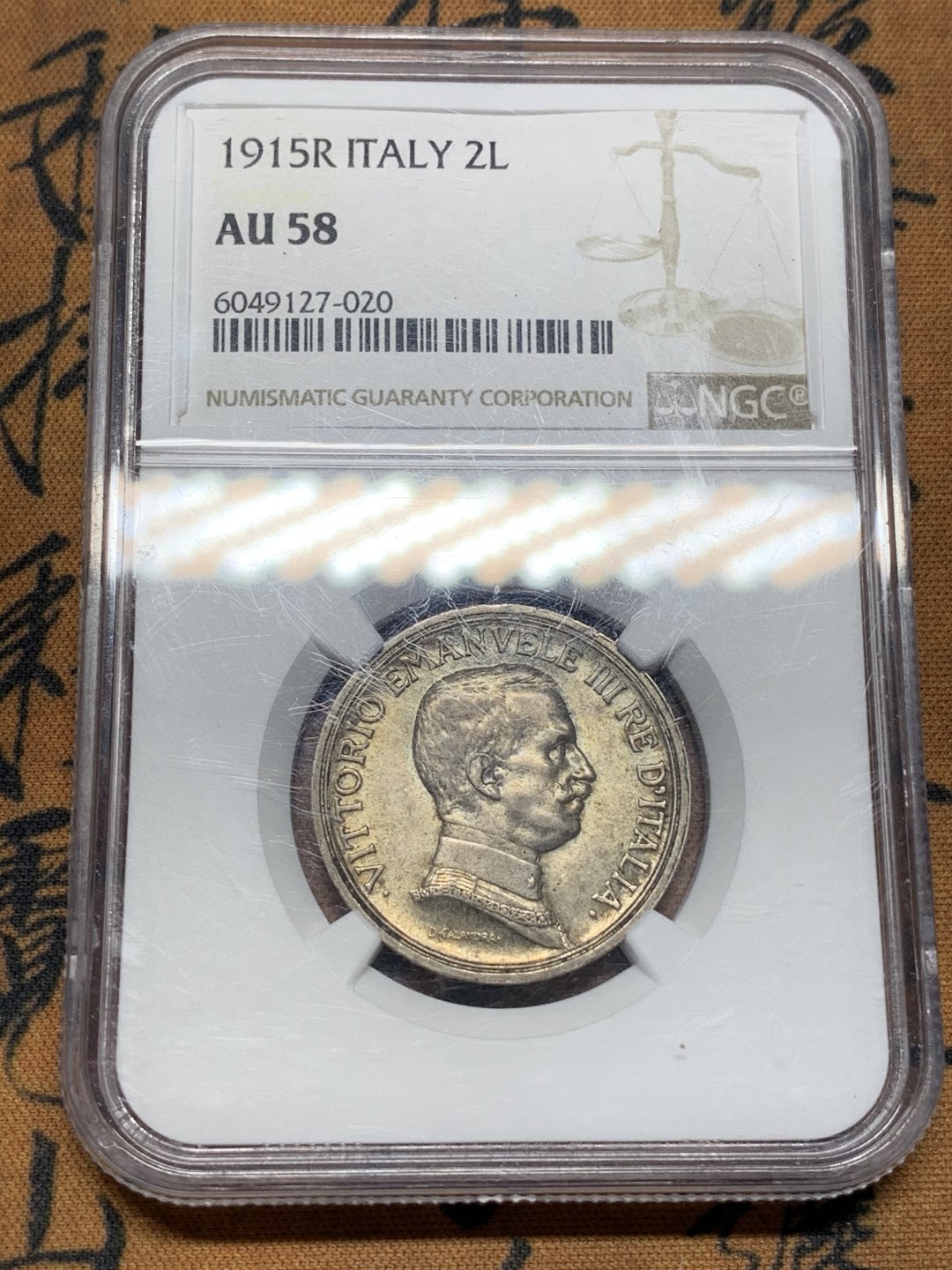 《竞宝斋》第67场-本周日，周一，周四.3场连拍（全场不限金额包邮） NGC AU58 意大利 1915年  2里拉 马车 银币 原味深彩包浆 给分不容易