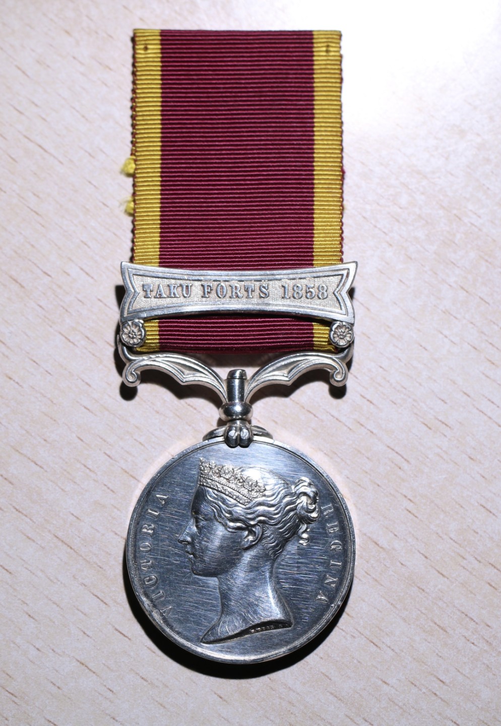 大猫徽章拍卖第195期 勿忘国耻 大英帝国第二次鸦片战争奖章，带1858大沽口战役勋条。无边铭，颁发给皇家海军