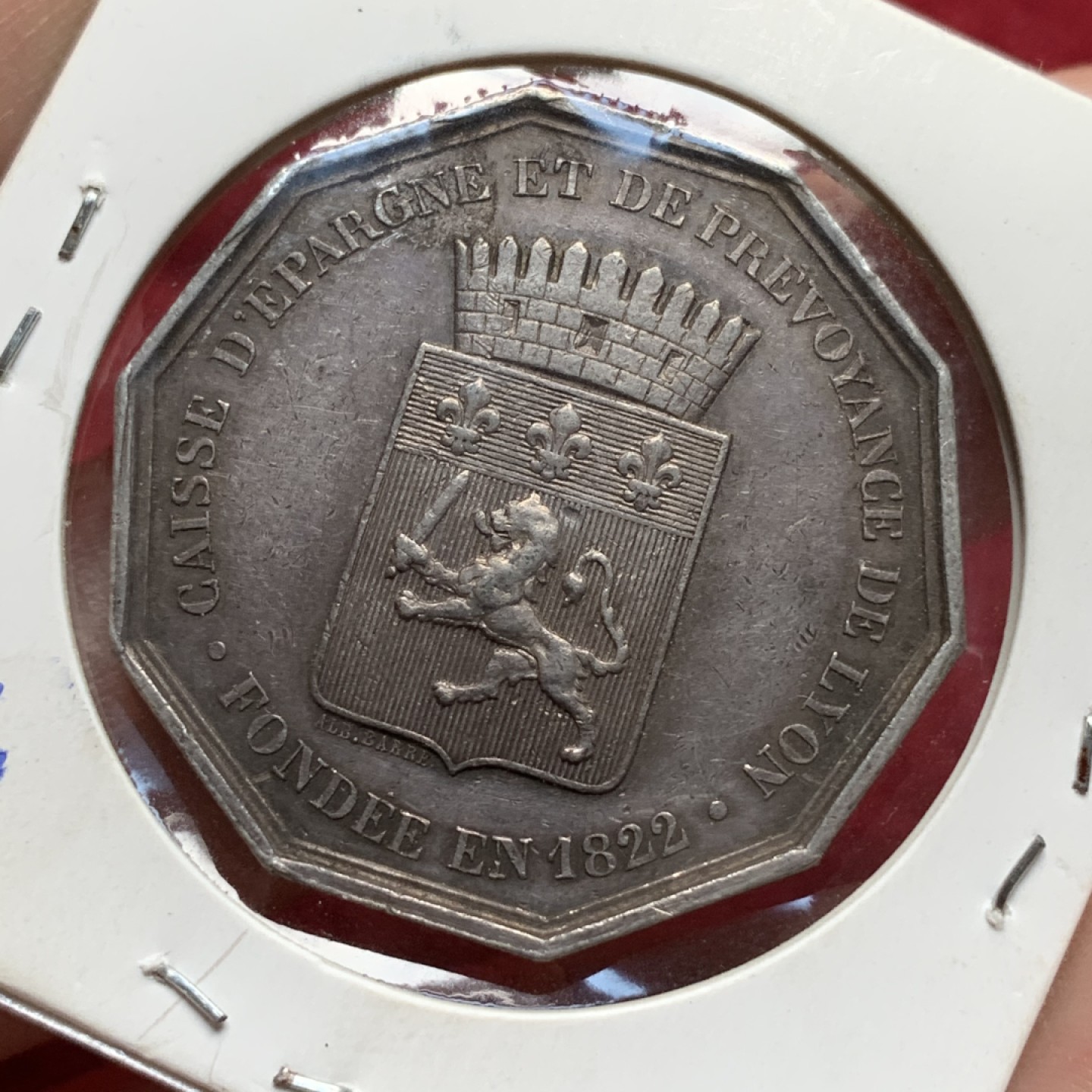 《竞宝斋》第67场-本周日，周一，周四.3场连拍（全场不限金额包邮） 法国 1822年 里昂城堡十边形 银代币 大规格 16.9克，手指铭 银标 当初70欧拿的