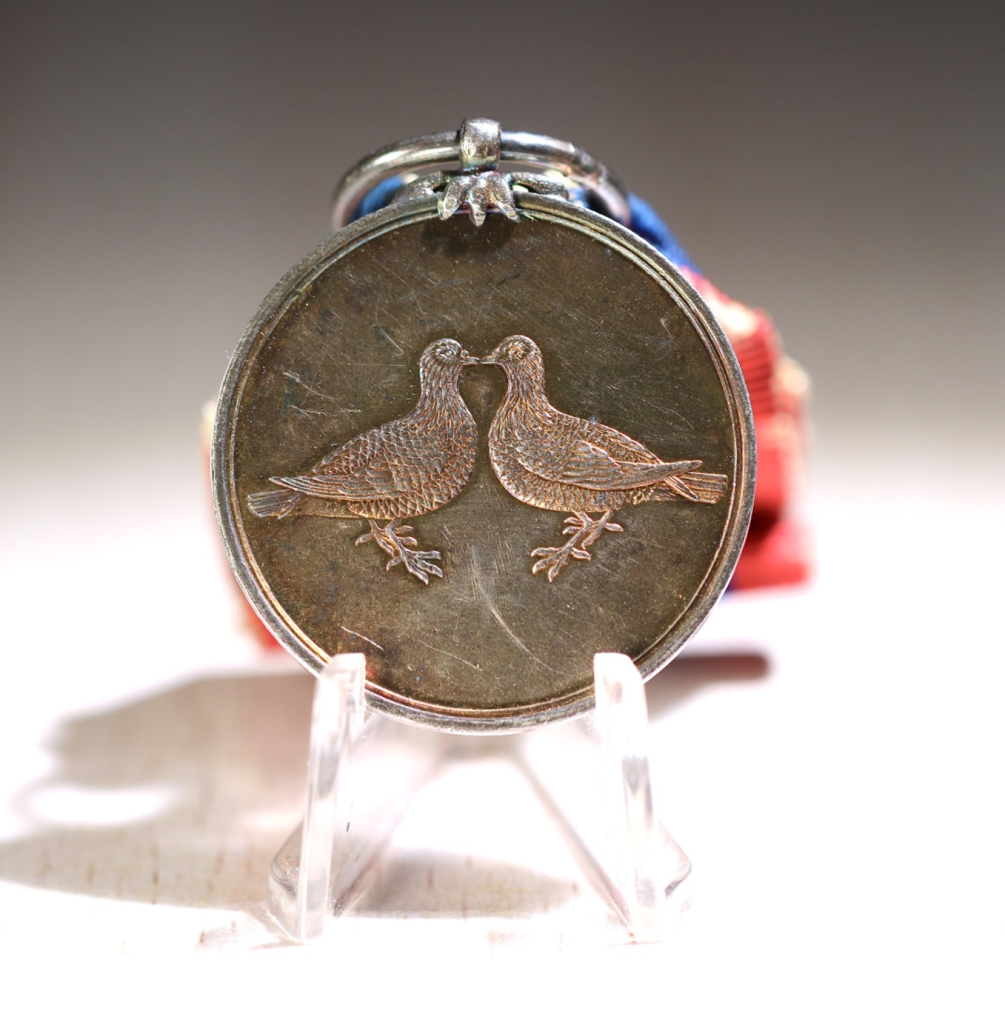 大猫徽章拍卖第195期 大韩帝国嘉礼纪念章 银质 本纪念章是于光武11年（4240（1907））1月24日为了纪念皇太子（名为拓，高宗的二儿子，母亲是明成皇后闵氏，高宗11年：和海丰府院君尹泽荣的女儿（纯贞孝皇后：4227（1894）~4299（1966））的嘉礼而制定，并在当天颁赐给所有参加人员