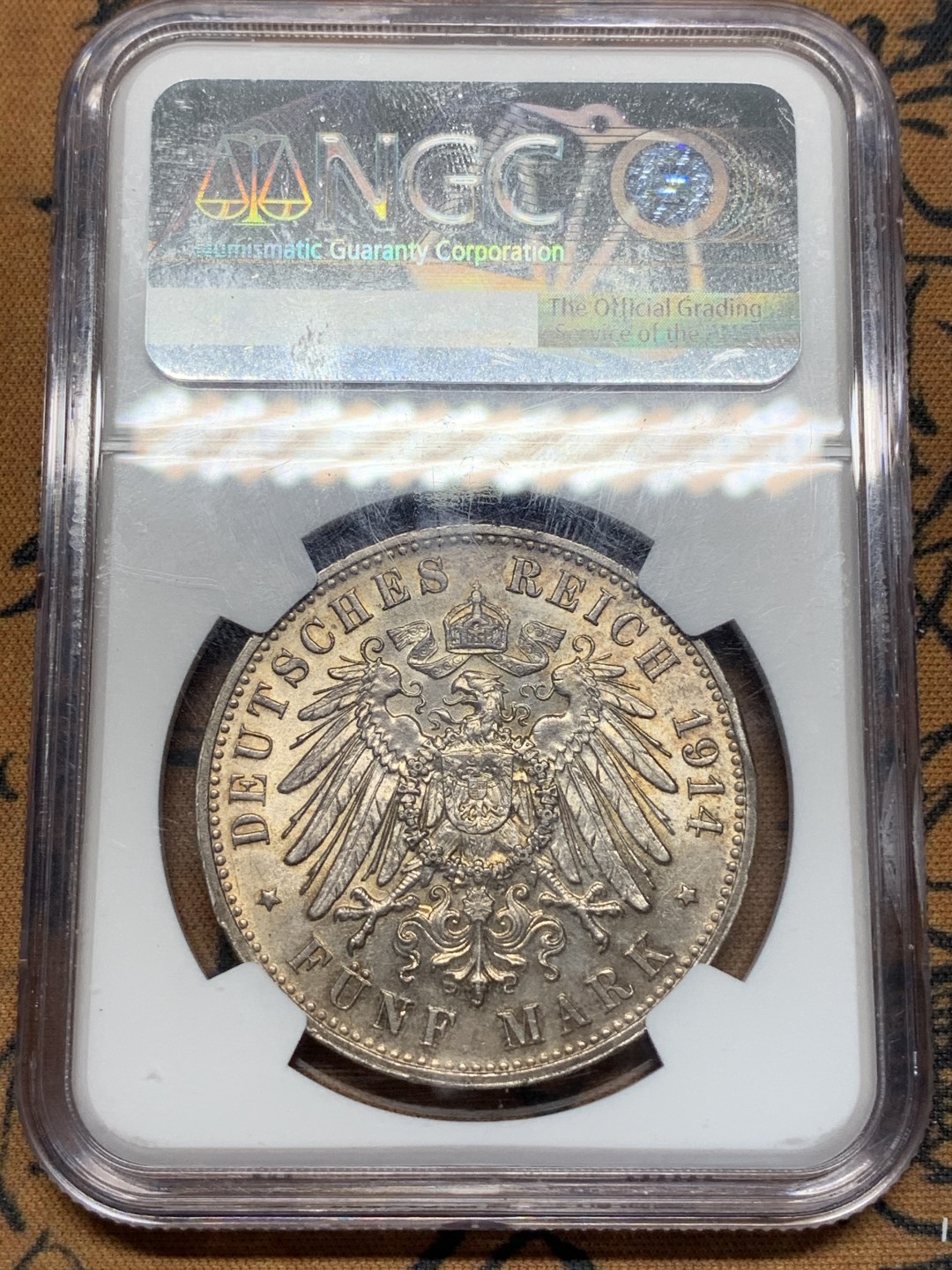 《竞宝斋》第67场-本周日，周一，周四.3场连拍（全场不限金额包邮） NGC UNC 德国 1914年 萨克森 5马克 银币 双面淡彩包浆 细节很不错