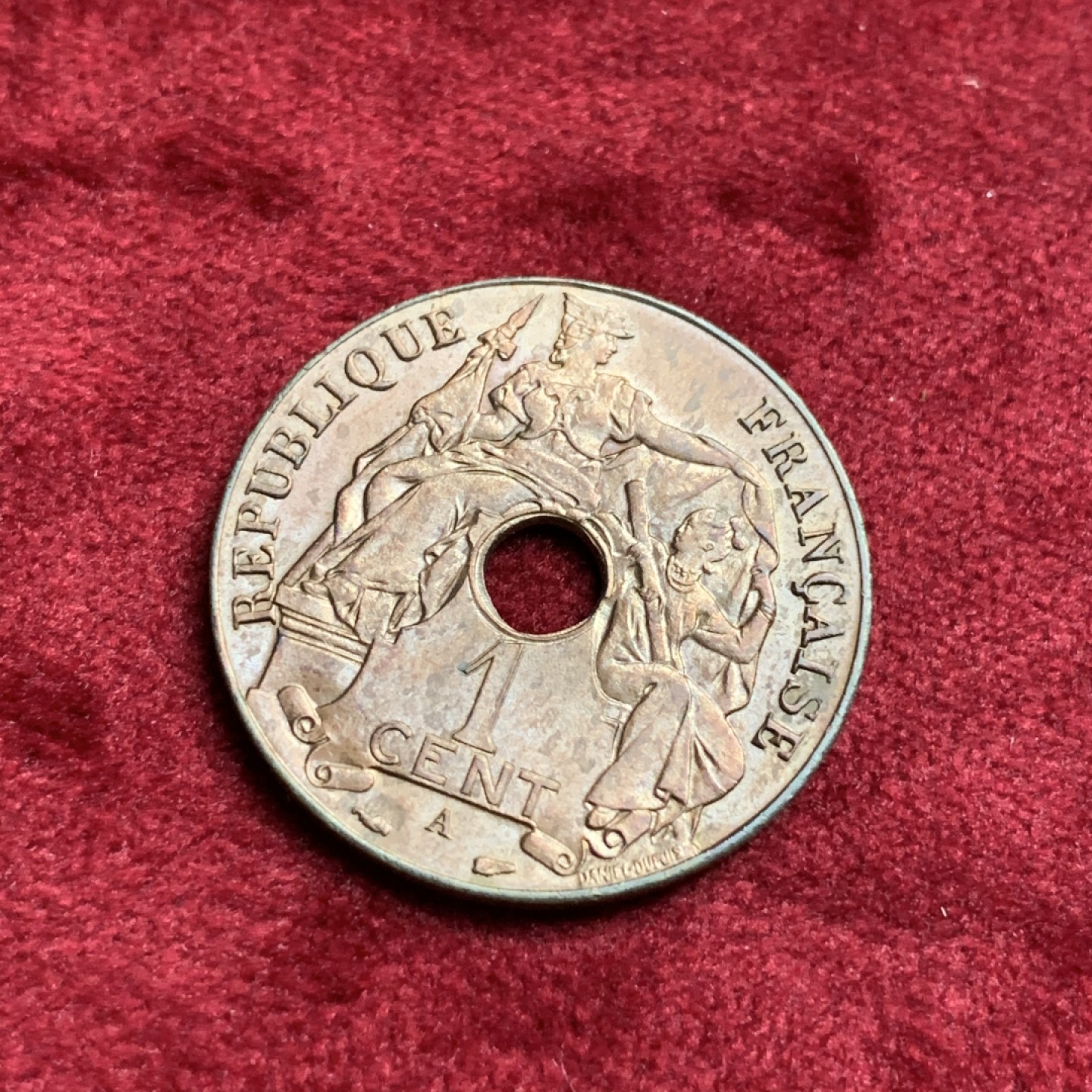 《竞宝斋》第67场-本周日，周一，周四.3场连拍（全场不限金额包邮） 1939年法属印支百分之一 铜光饱满 高点据在