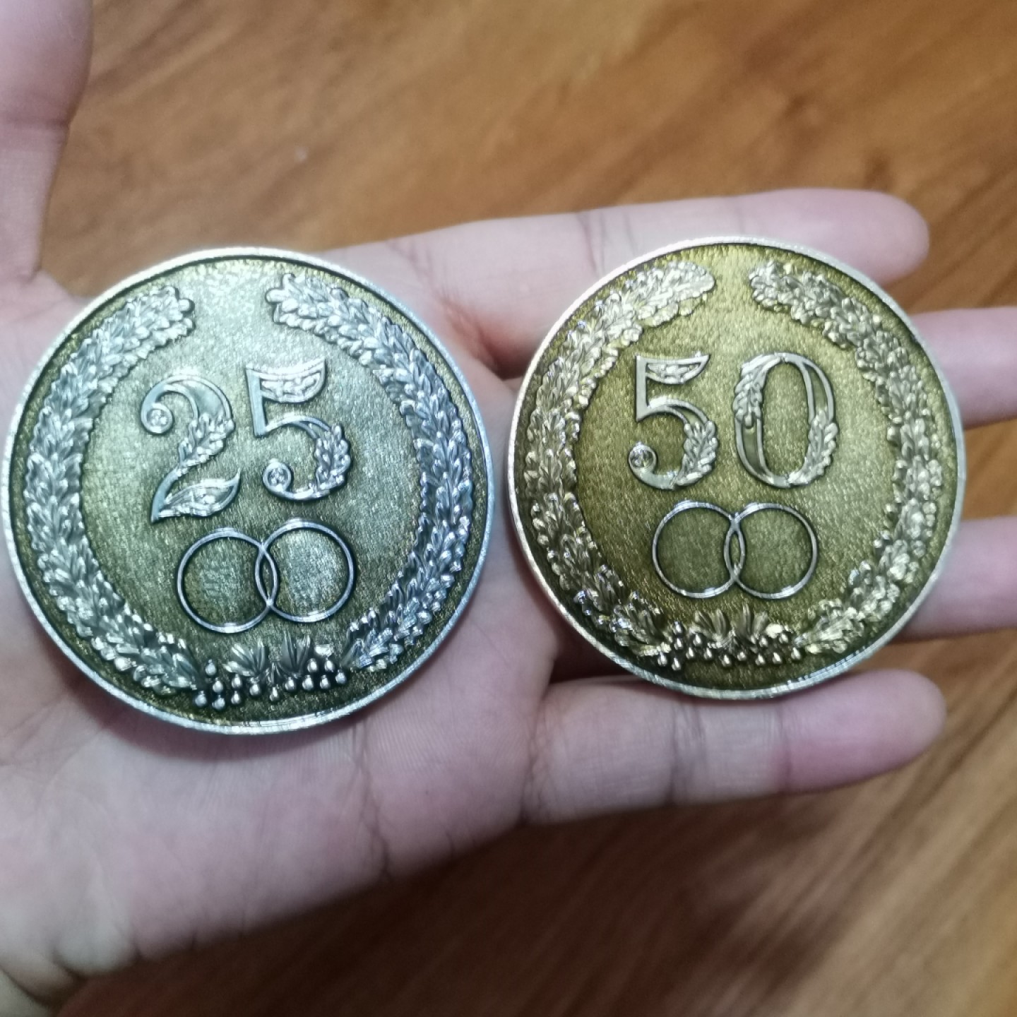 世界勋奖徽章拍卖第16期 前苏联金婚纪念章一对