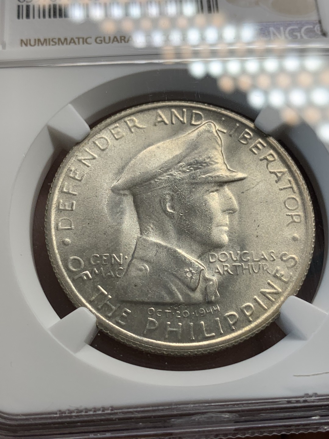 《竞宝斋》第67场-本周日，周一，周四.3场连拍（全场不限金额包邮） NGC-MS65菲律宾1947年马克阿瑟1比索大银币