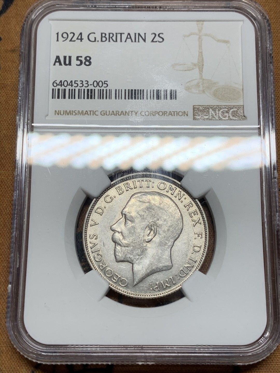 《竞宝斋》第67场-本周日，周一，周四.3场连拍（全场不限金额包邮） NGC-AU58 英国1924年 乔五 2先令 银币 好品像， 买的时候看62的状态买的