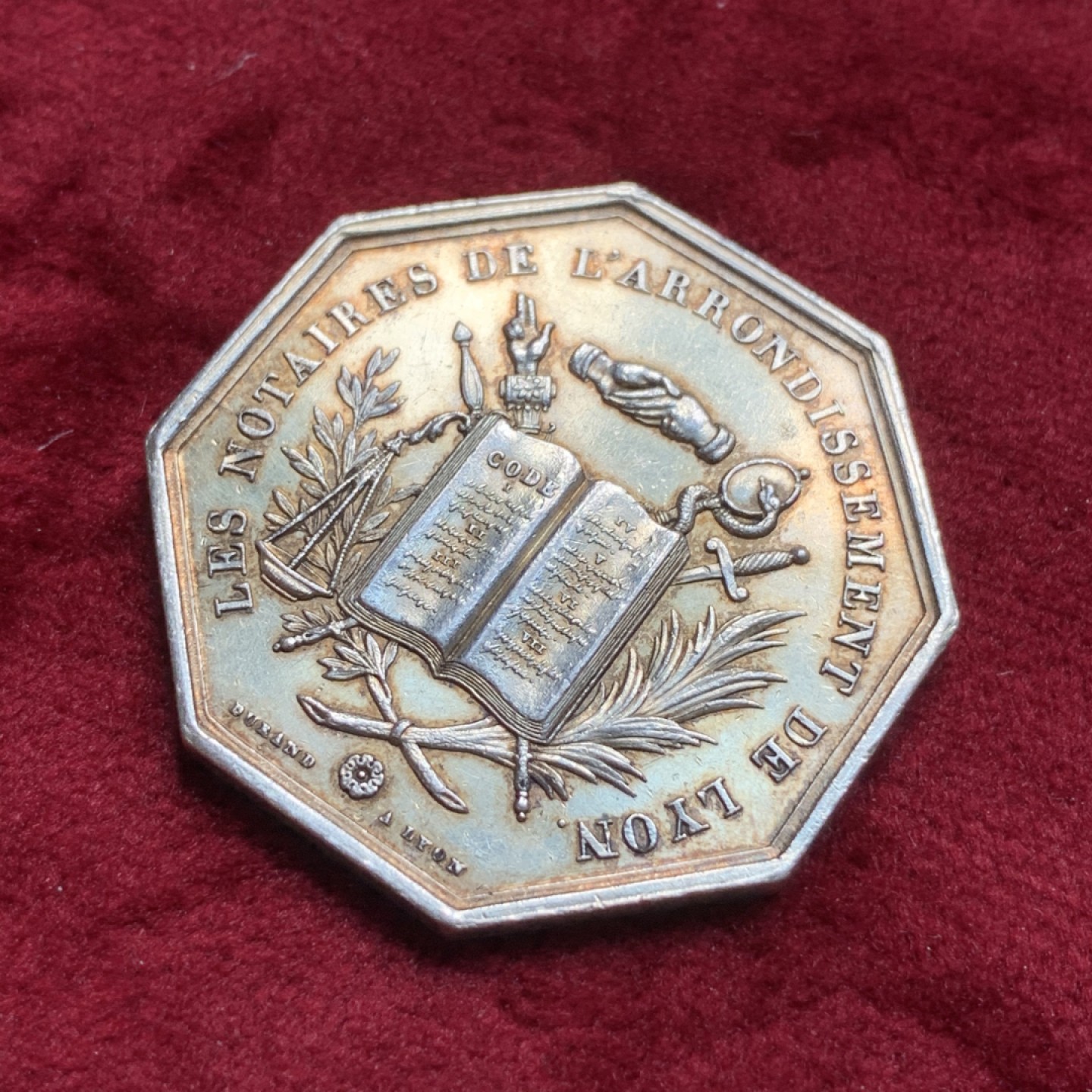 《竞宝斋》第67场-本周日，周一，周四.3场连拍（全场不限金额包邮） 法国1839年里昂公证处宪法天平八角银代币 握手版镀金 32mm，14.2克，Aregnt边铭