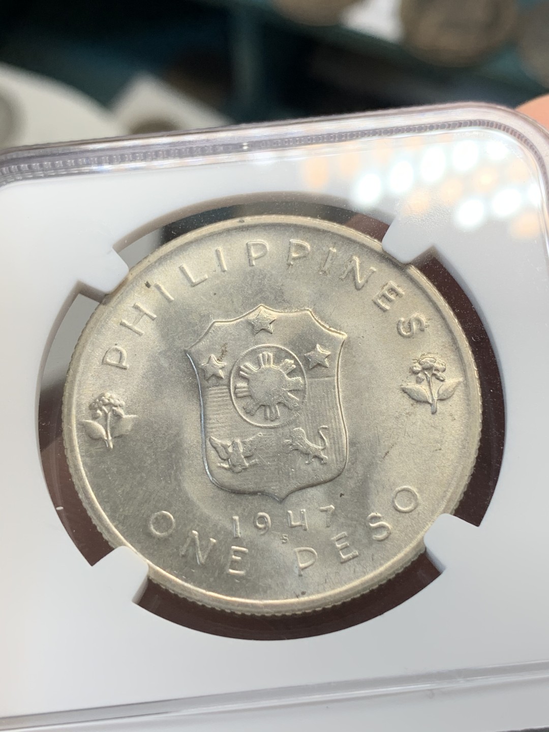 《竞宝斋》第67场-本周日，周一，周四.3场连拍（全场不限金额包邮） NGC-MS65菲律宾1947年马克阿瑟1比索大银币