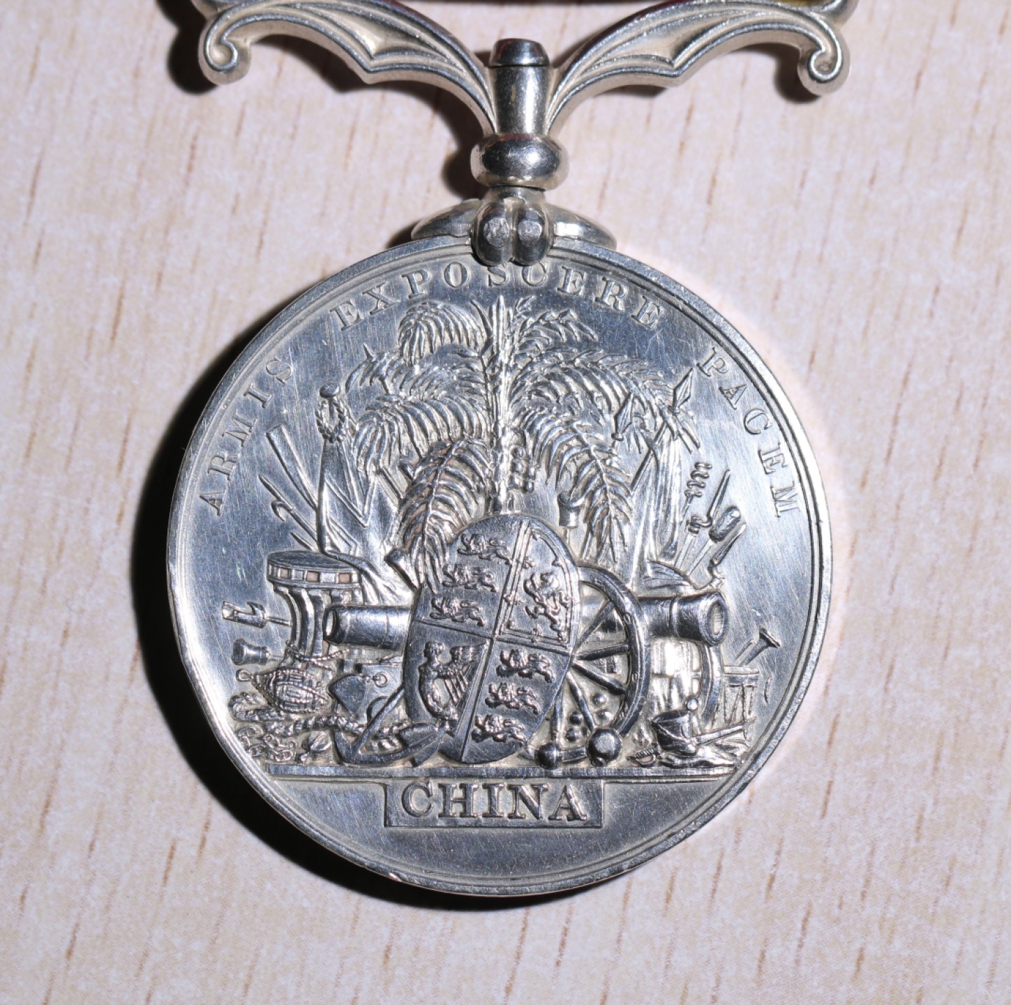 大猫徽章拍卖第195期 勿忘国耻 大英帝国第二次鸦片战争奖章，带1858大沽口战役勋条。无边铭，颁发给皇家海军