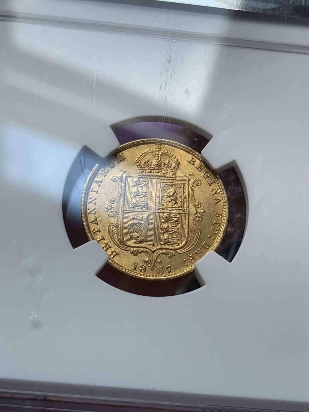 《竞宝斋》第67场-本周日，周一，周四.3场连拍（全场不限金额包邮） NGC MS63 英国1887年维多利亚女王高冠1/2索维林金币