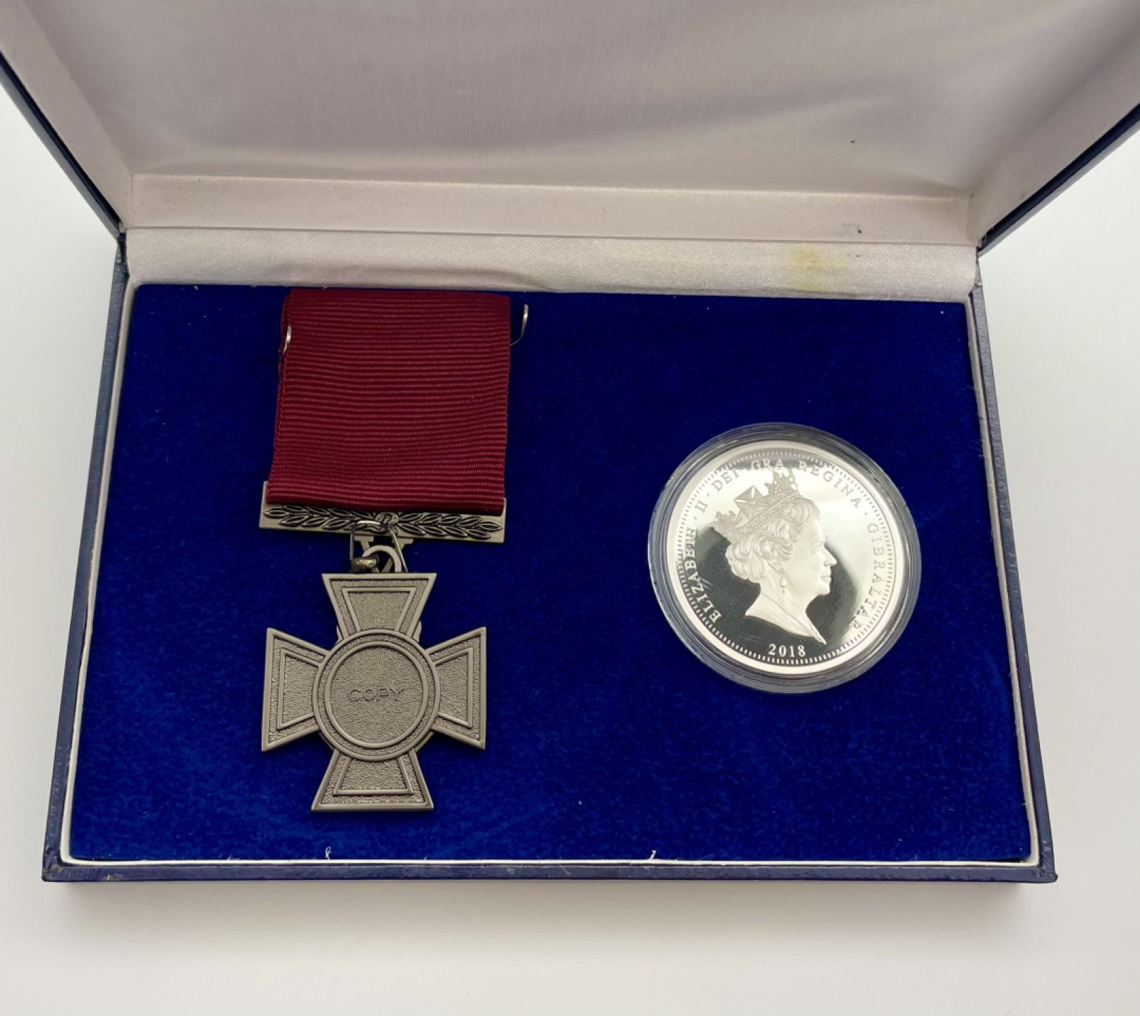 勋章奖章交易所7月2日拍卖 英国维多利亚十字勋章和纪念币套装