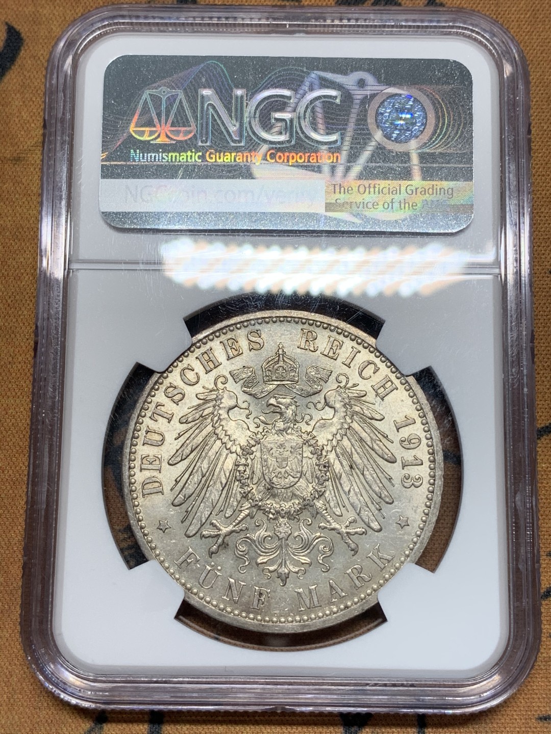 《竞宝斋》第67场-本周日，周一，周四.3场连拍（全场不限金额包邮） NGC MS62 德国 1913年 汉堡 5马克 银币 淡彩金光 非常舒服的状态 上涨品种
