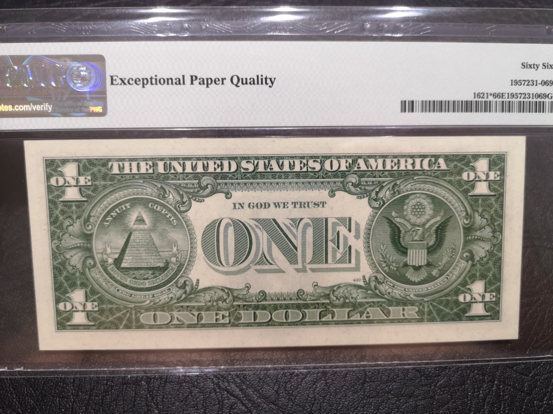 《外钞收藏家》第一百八十五期 1957年1美元 蓝库印 补号 PMG66